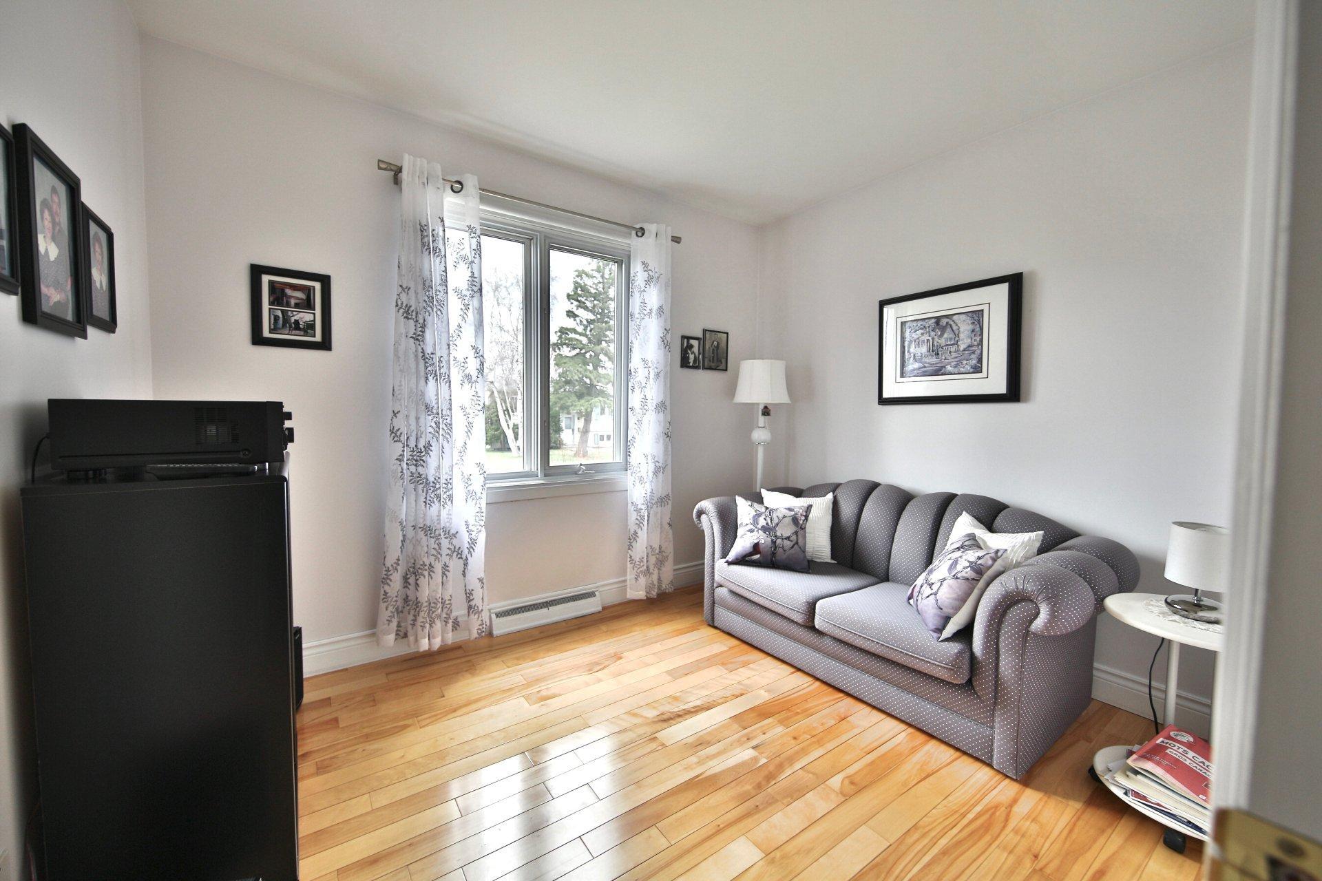 









1085


Rue Potvin

,
Beloeil,




QC
J3G3S6

