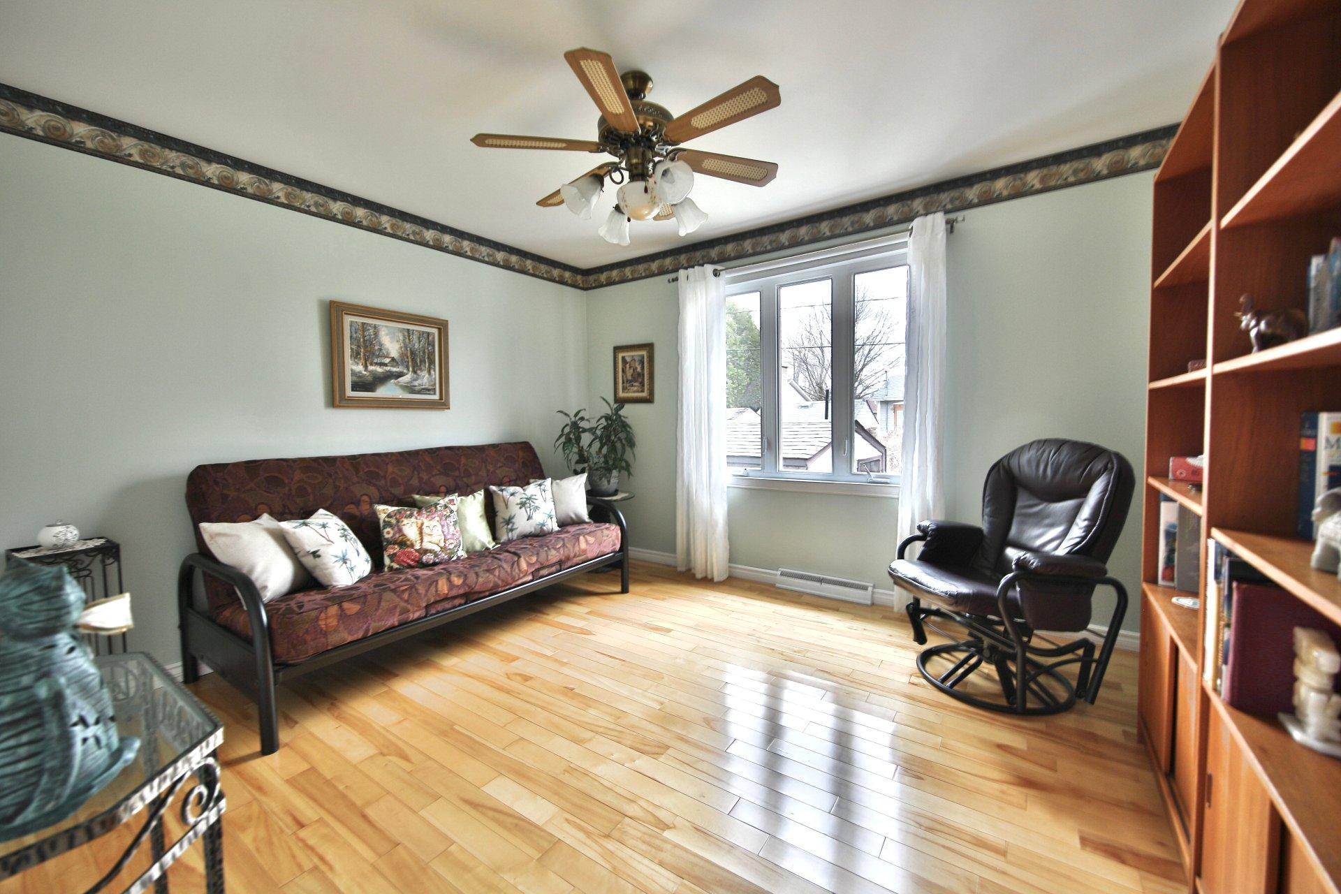 









1085


Rue Potvin

,
Beloeil,




QC
J3G3S6

