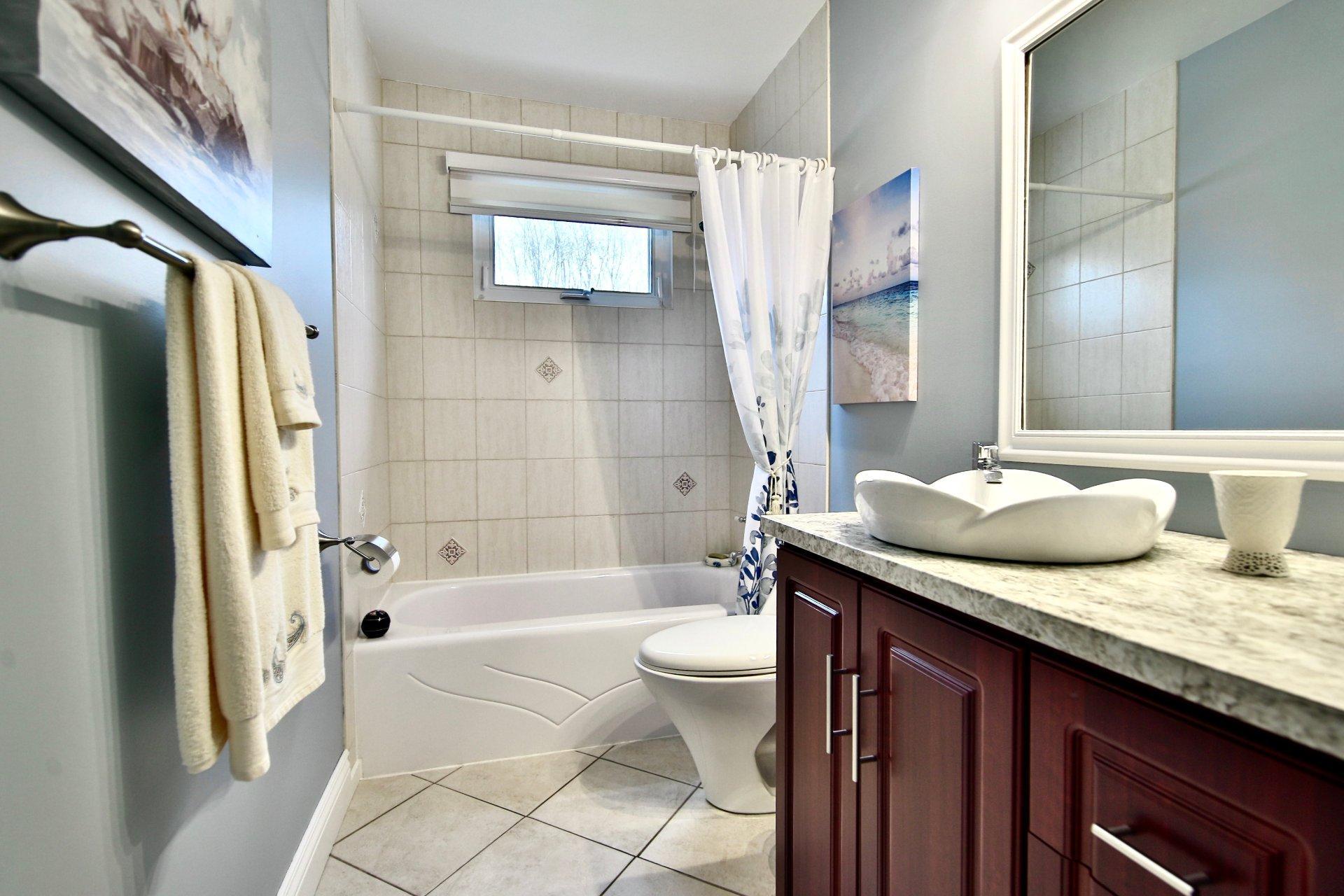 









1085


Rue Potvin

,
Beloeil,




QC
J3G3S6

