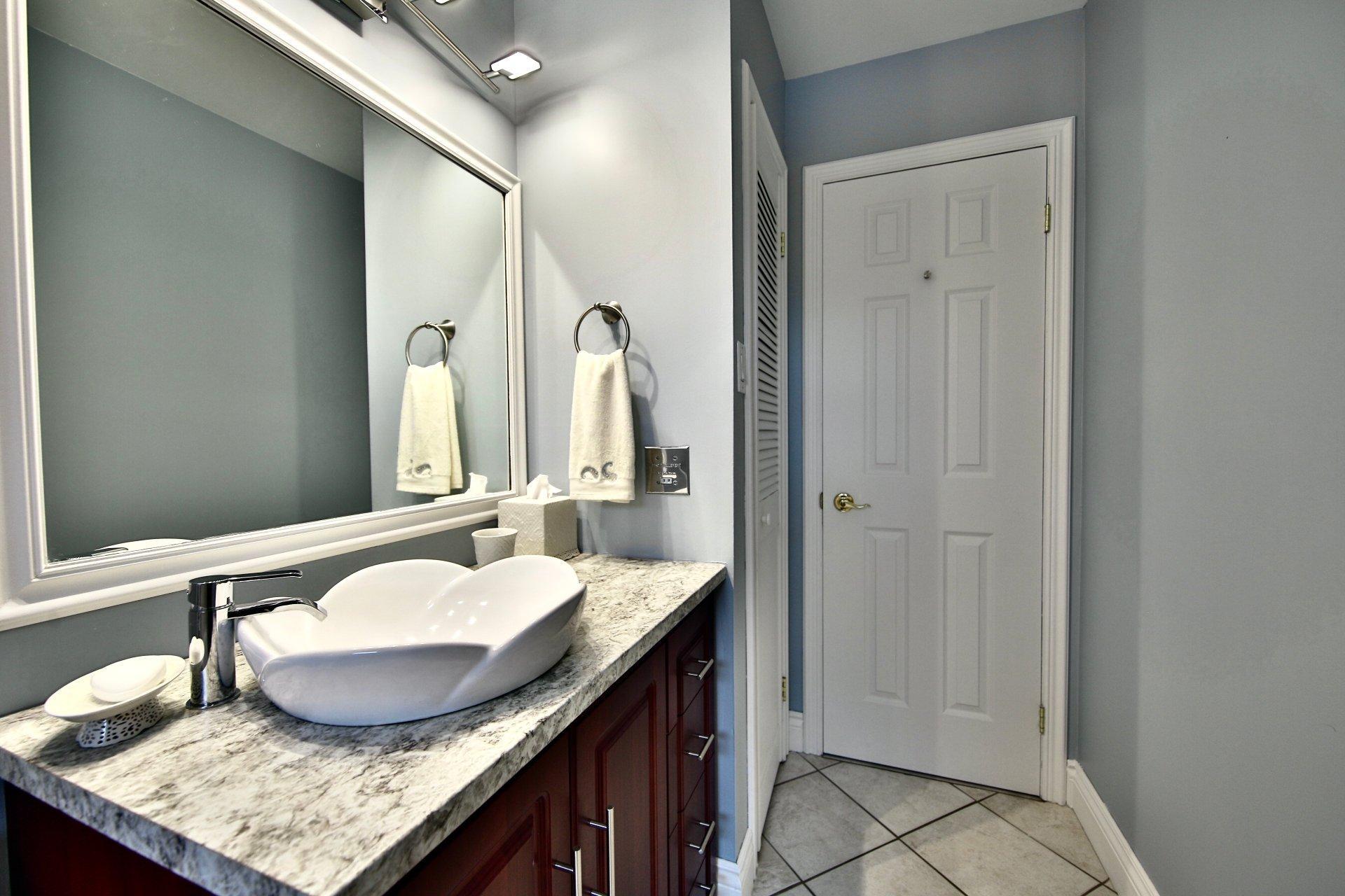 









1085


Rue Potvin

,
Beloeil,




QC
J3G3S6

