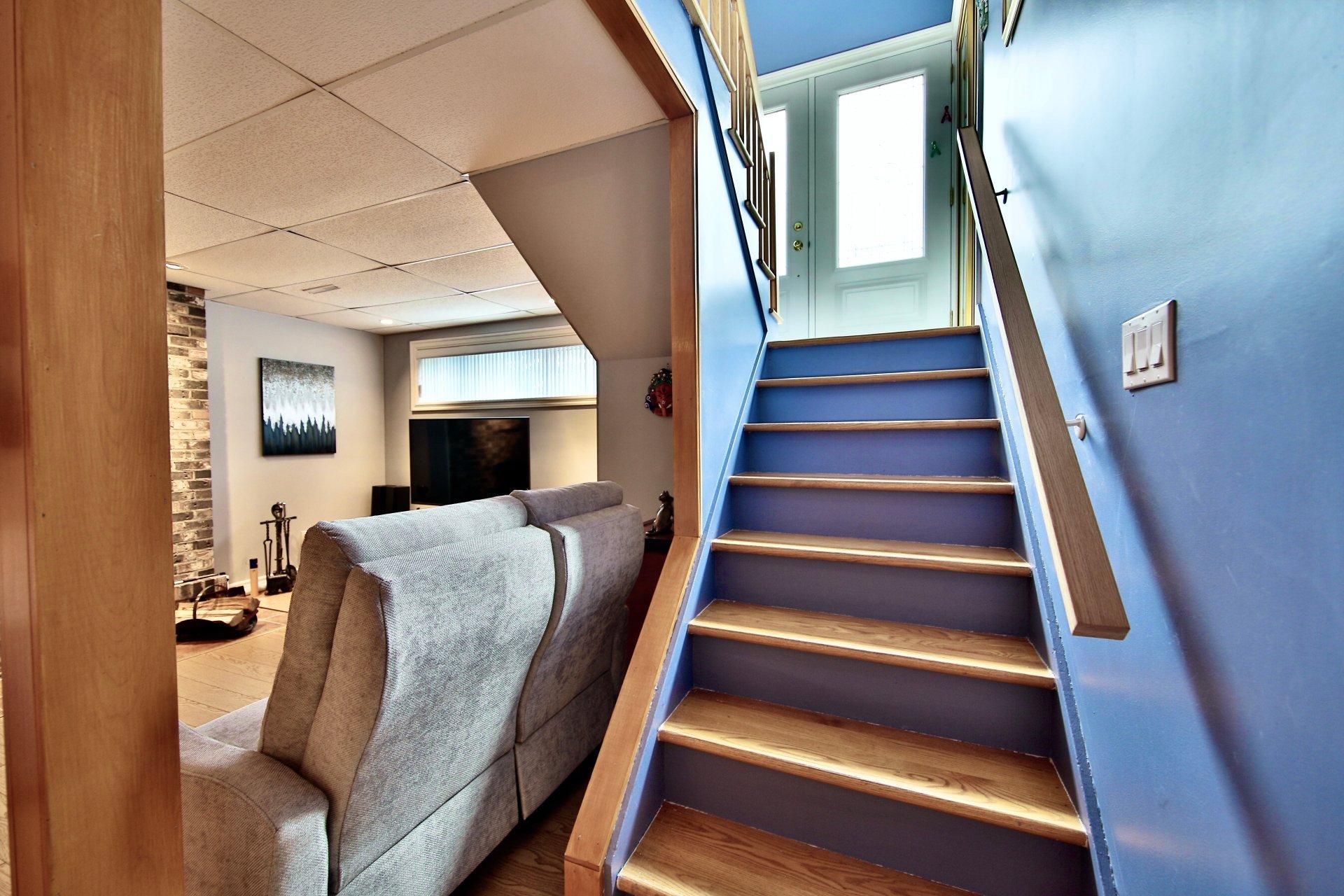 









1085


Rue Potvin

,
Beloeil,




QC
J3G3S6

