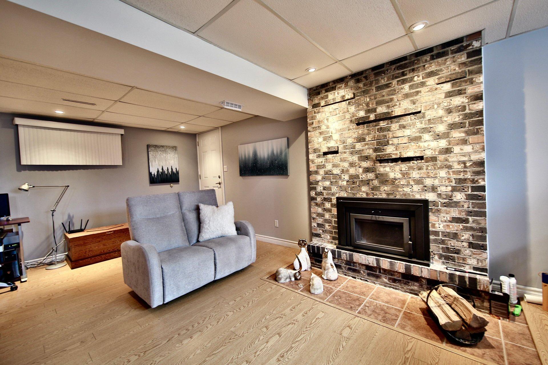









1085


Rue Potvin

,
Beloeil,




QC
J3G3S6

