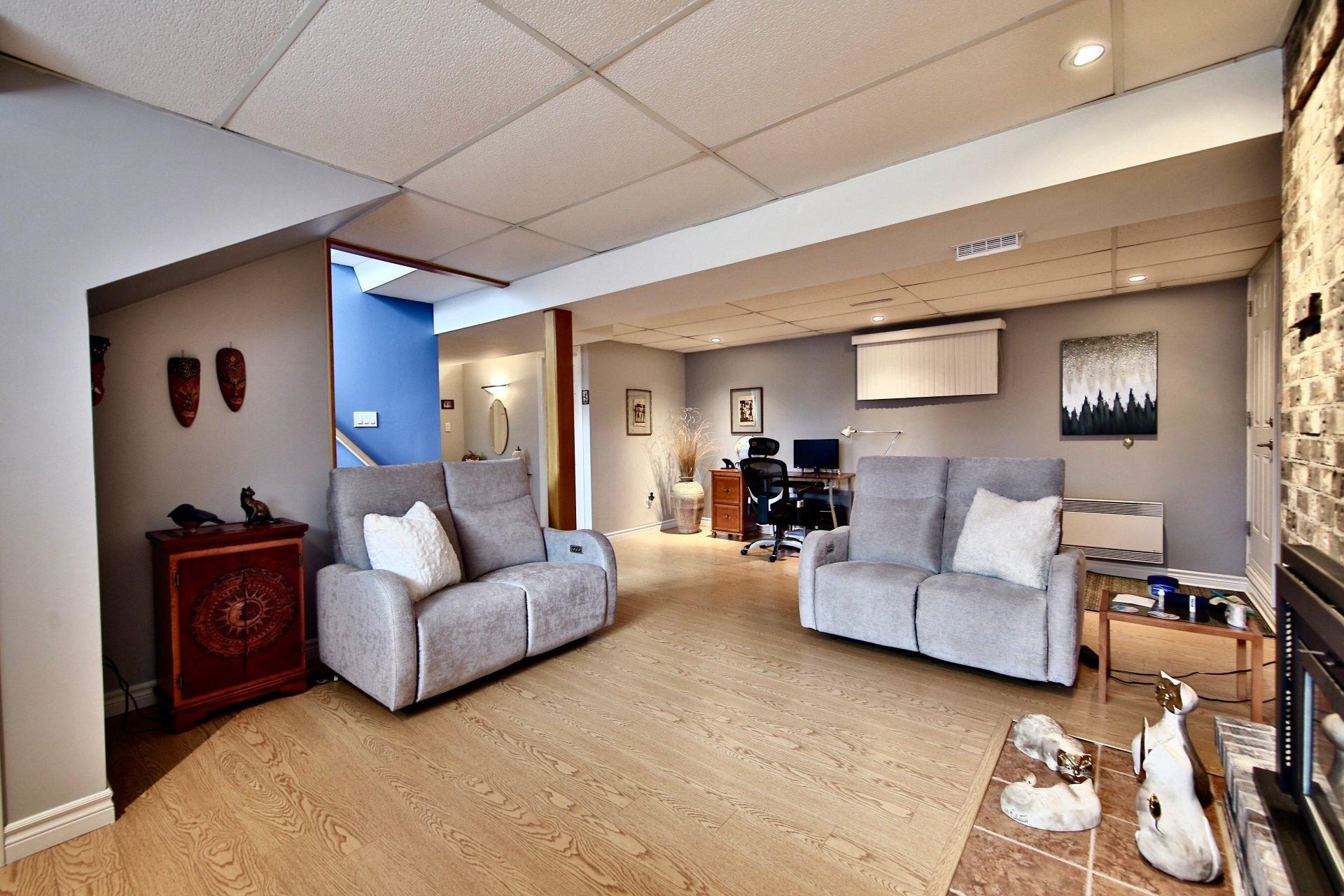 









1085


Rue Potvin

,
Beloeil,




QC
J3G3S6

