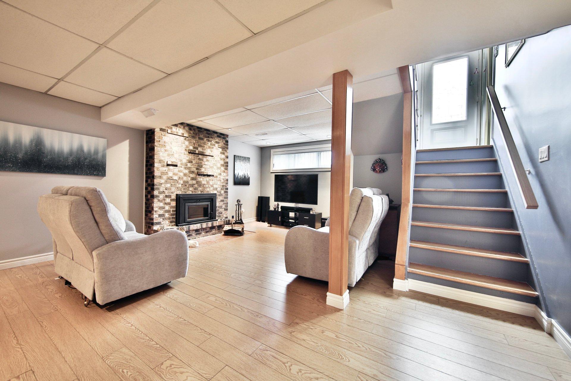 









1085


Rue Potvin

,
Beloeil,




QC
J3G3S6

