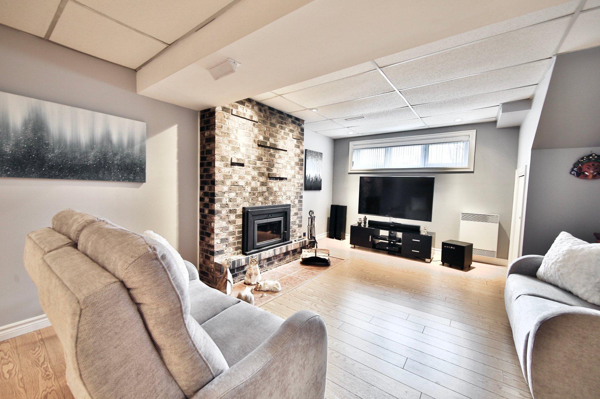 









1085


Rue Potvin

,
Beloeil,




QC
J3G3S6

