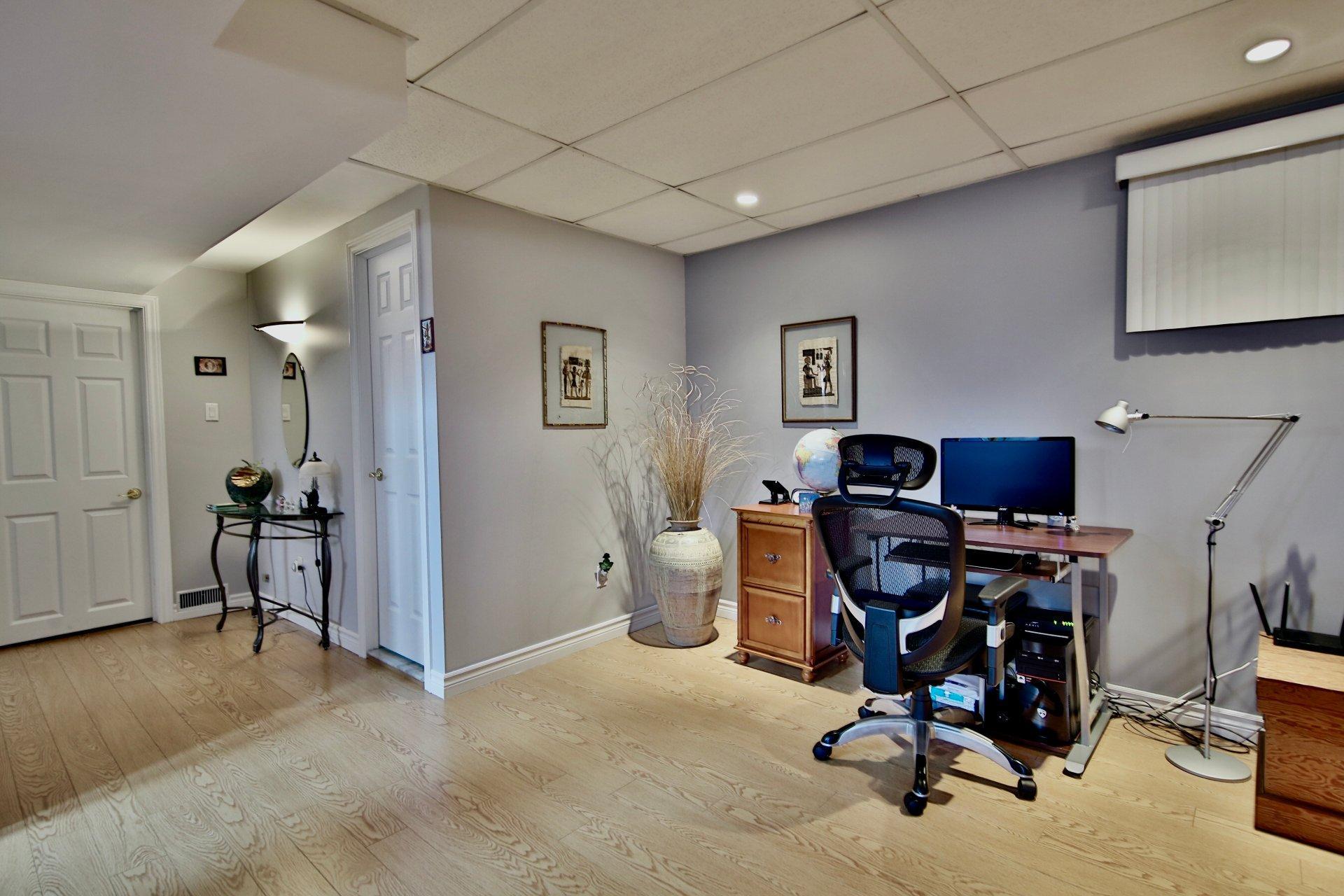 









1085


Rue Potvin

,
Beloeil,




QC
J3G3S6

