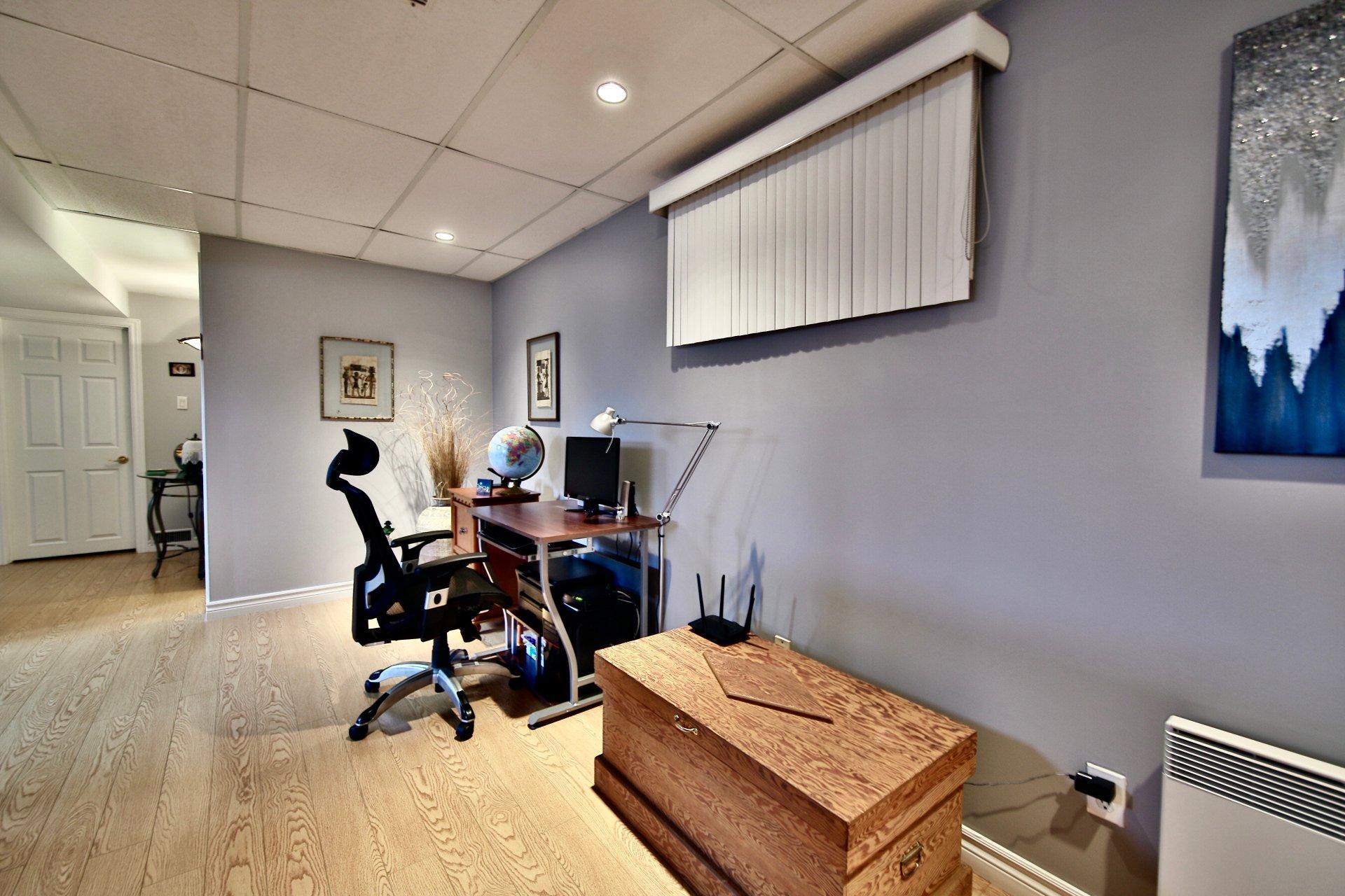 









1085


Rue Potvin

,
Beloeil,




QC
J3G3S6

