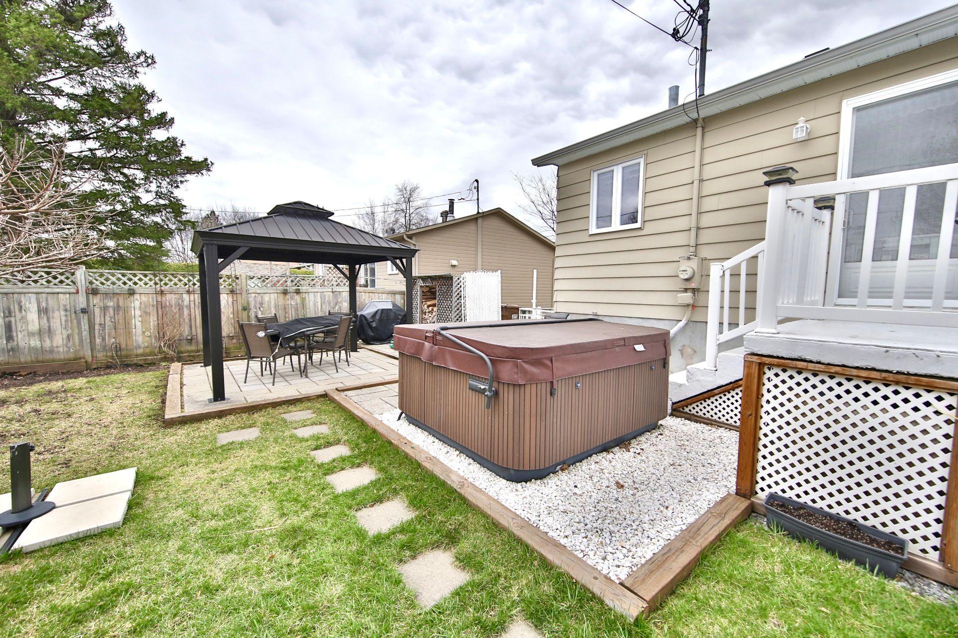 









1085


Rue Potvin

,
Beloeil,




QC
J3G3S6

