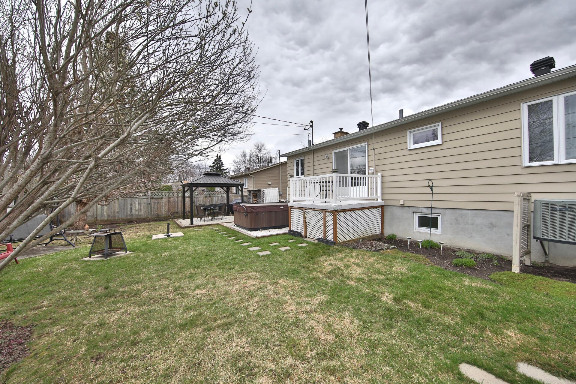 









1085


Rue Potvin

,
Beloeil,




QC
J3G3S6

