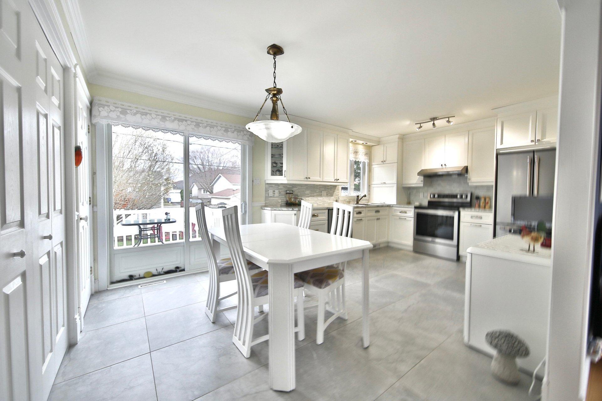 









1085


Rue Potvin

,
Beloeil,




QC
J3G3S6

