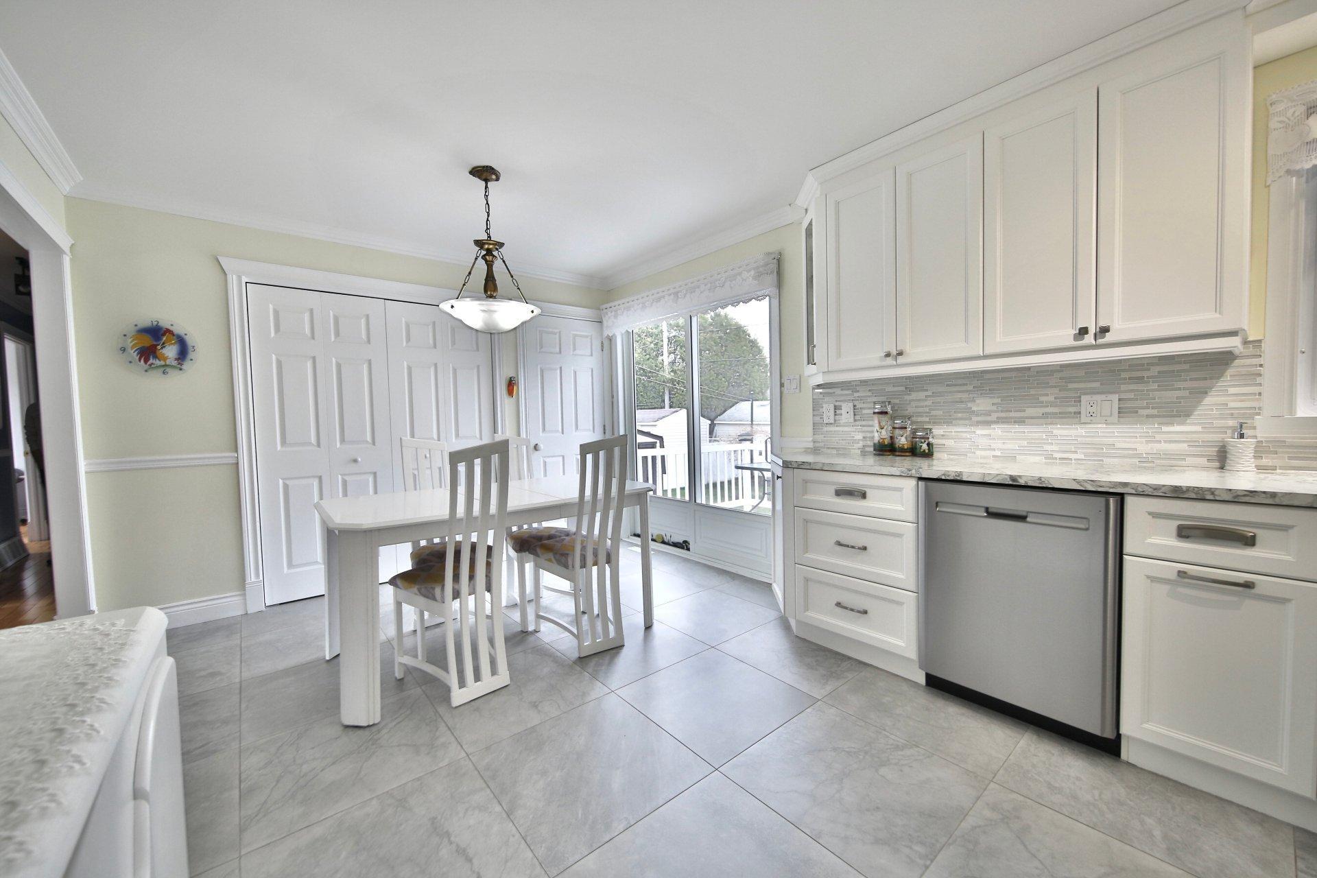 









1085


Rue Potvin

,
Beloeil,




QC
J3G3S6

