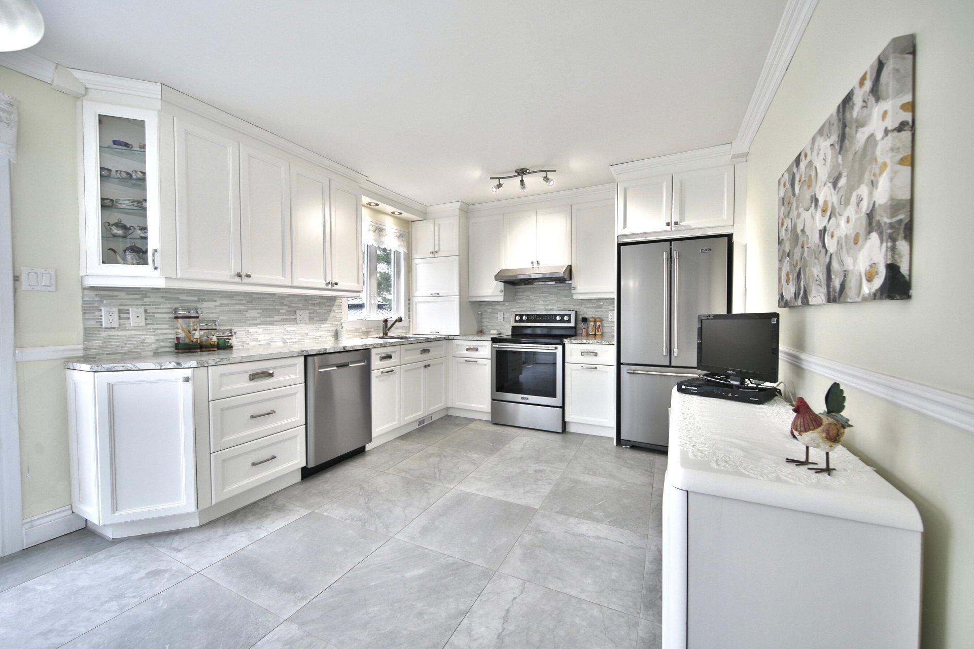 









1085


Rue Potvin

,
Beloeil,




QC
J3G3S6

