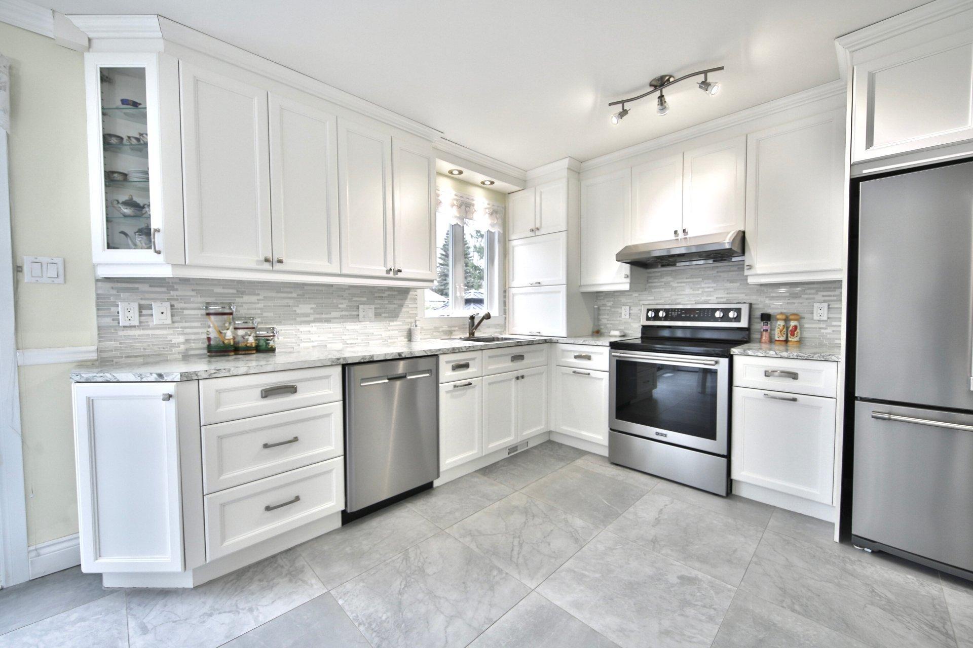 









1085


Rue Potvin

,
Beloeil,




QC
J3G3S6

