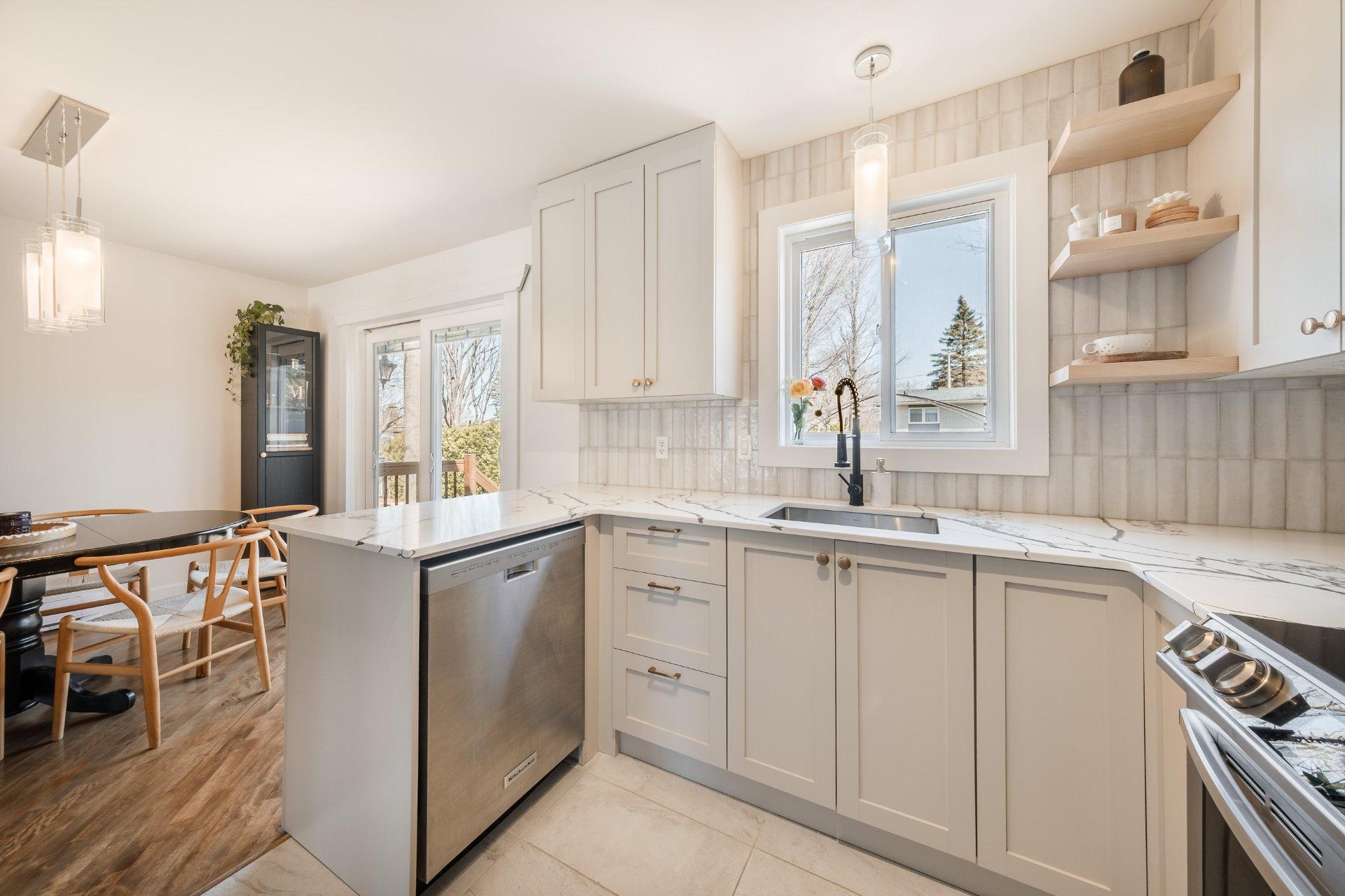 









337


Rue du Prince-Edward

,
Otterburn Park,




QC
J3H1W1

