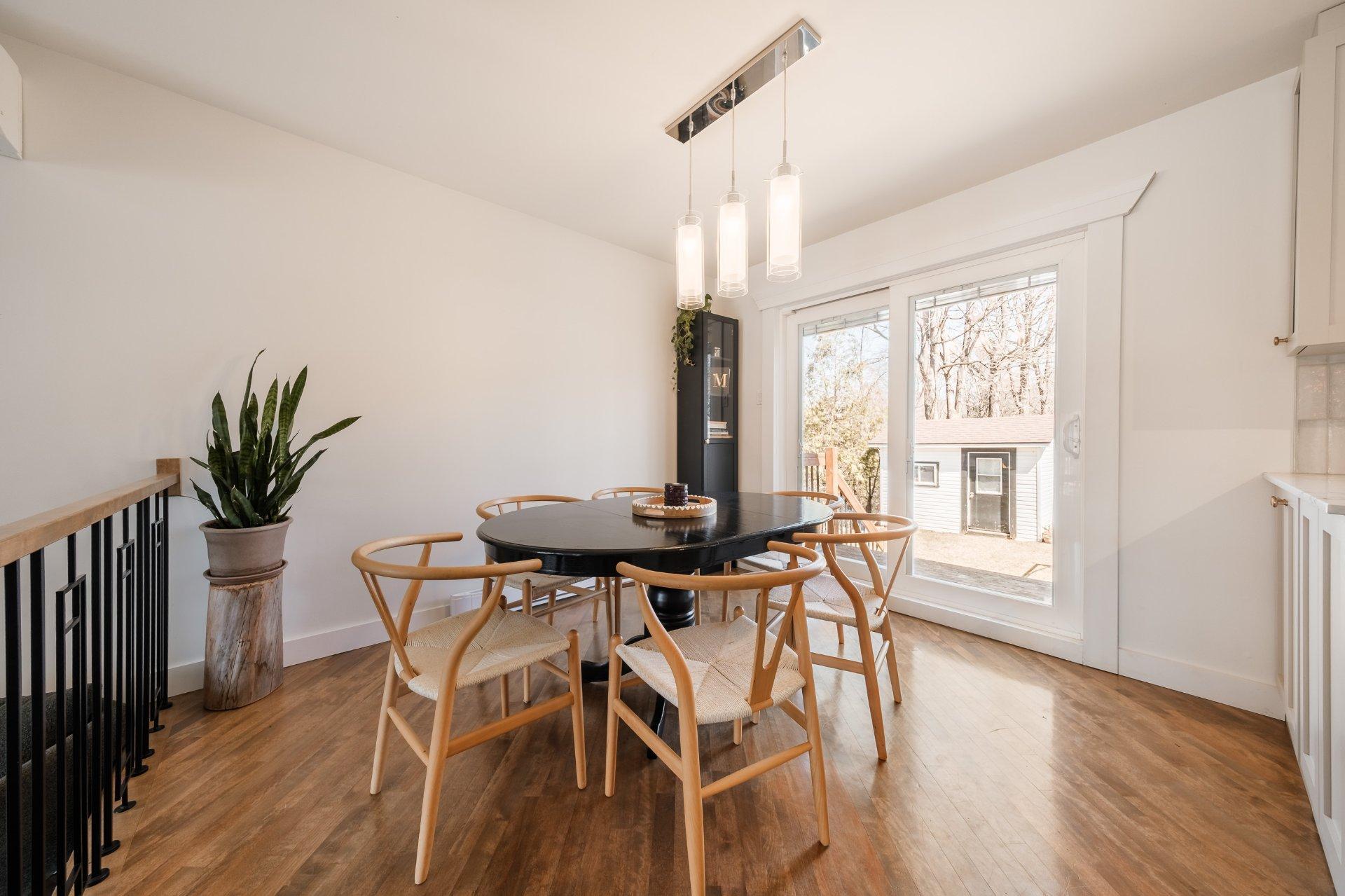 









337


Rue du Prince-Edward

,
Otterburn Park,




QC
J3H1W1

