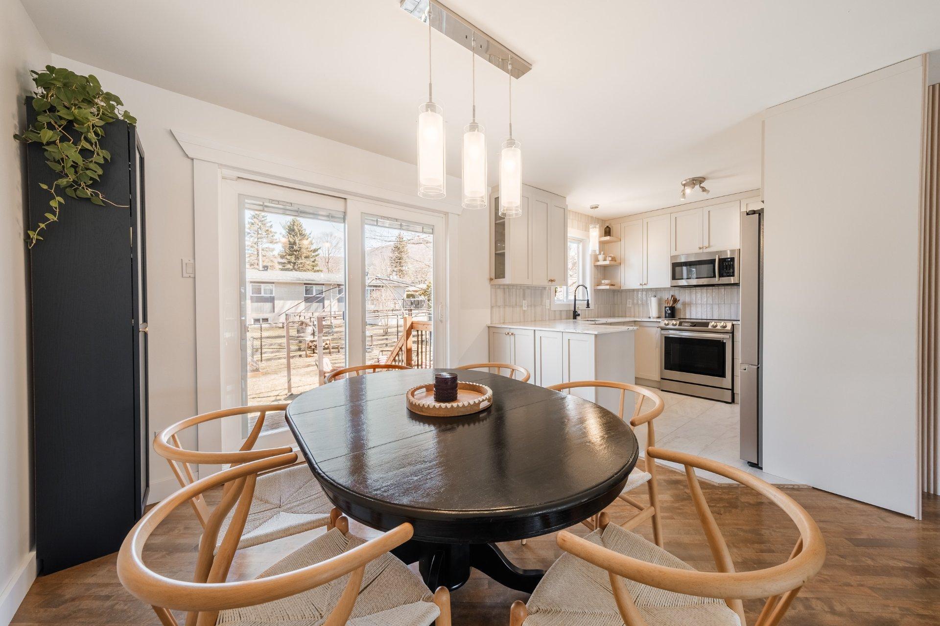 









337


Rue du Prince-Edward

,
Otterburn Park,




QC
J3H1W1

