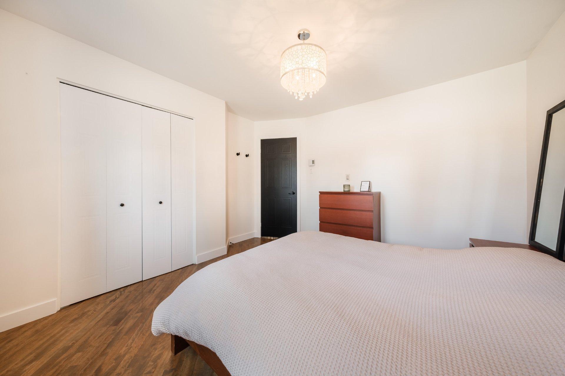 









337


Rue du Prince-Edward

,
Otterburn Park,




QC
J3H1W1

