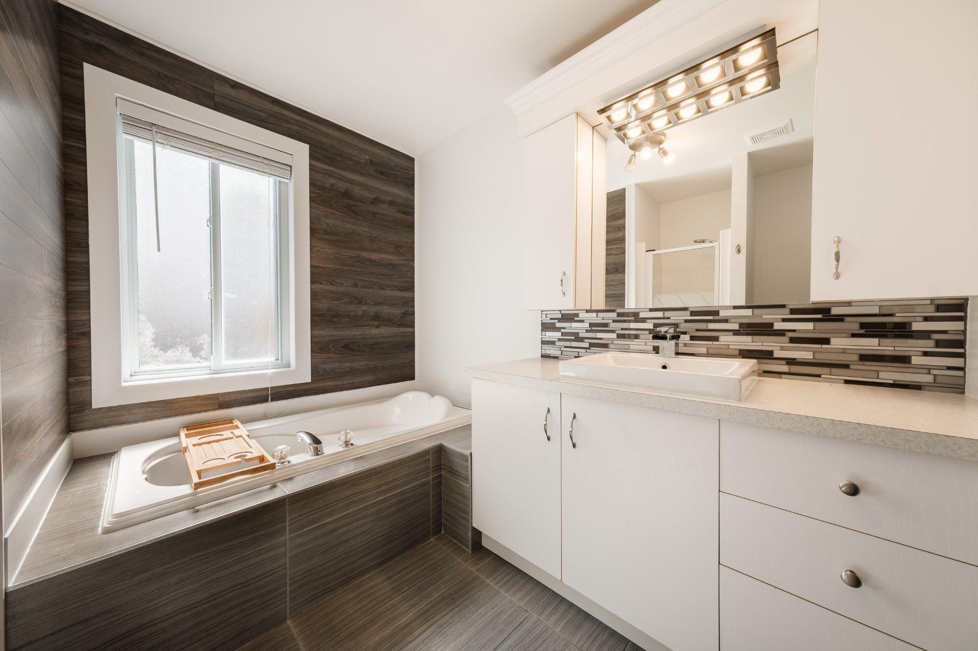 









337


Rue du Prince-Edward

,
Otterburn Park,




QC
J3H1W1

