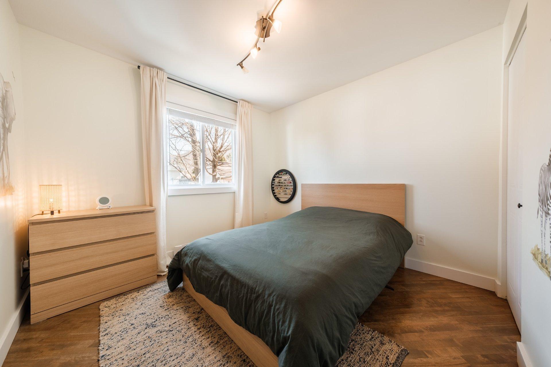 









337


Rue du Prince-Edward

,
Otterburn Park,




QC
J3H1W1

