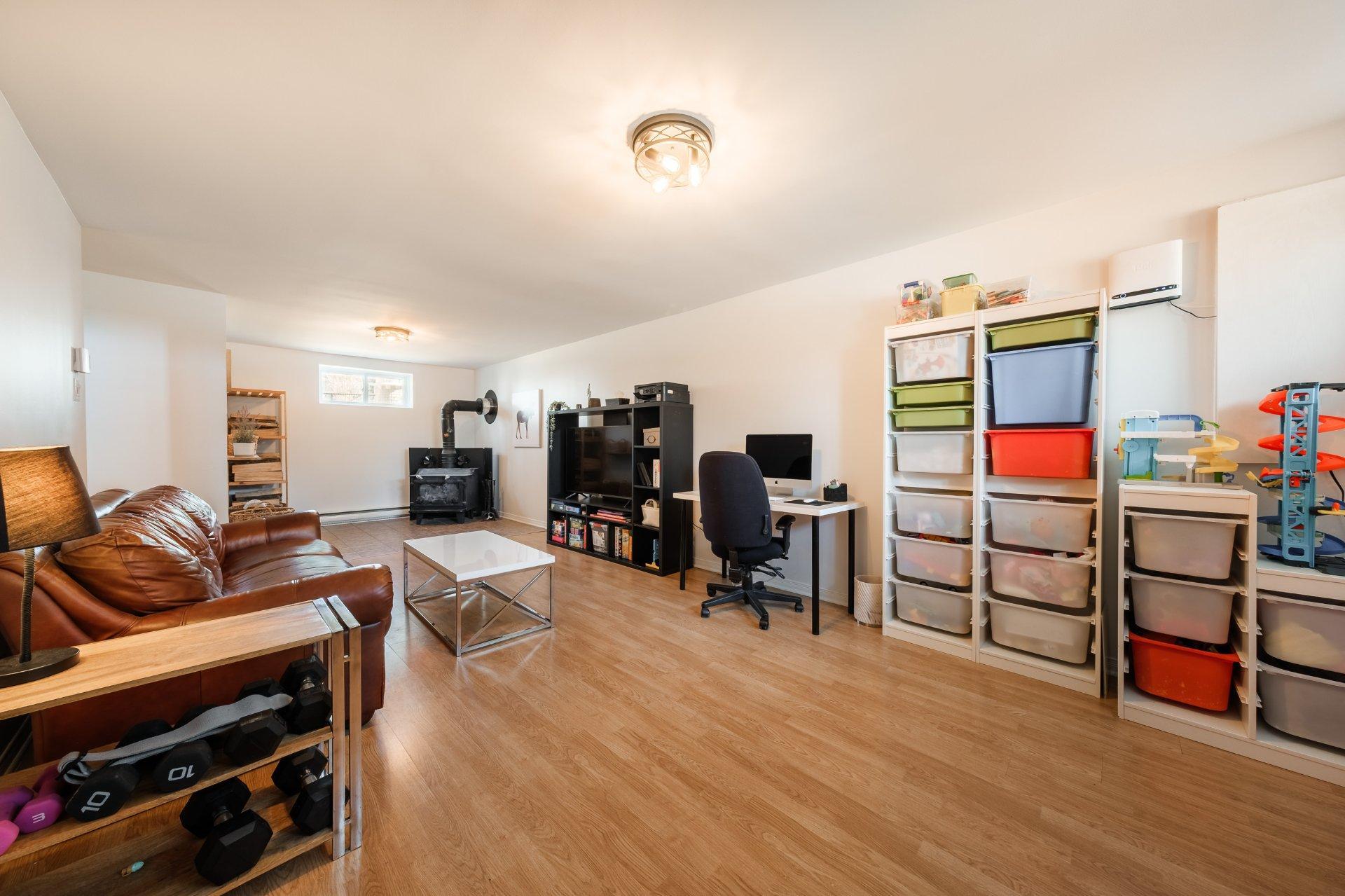 









337


Rue du Prince-Edward

,
Otterburn Park,




QC
J3H1W1


