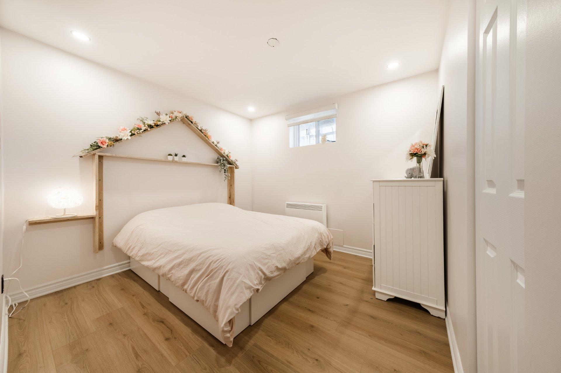 









337


Rue du Prince-Edward

,
Otterburn Park,




QC
J3H1W1

