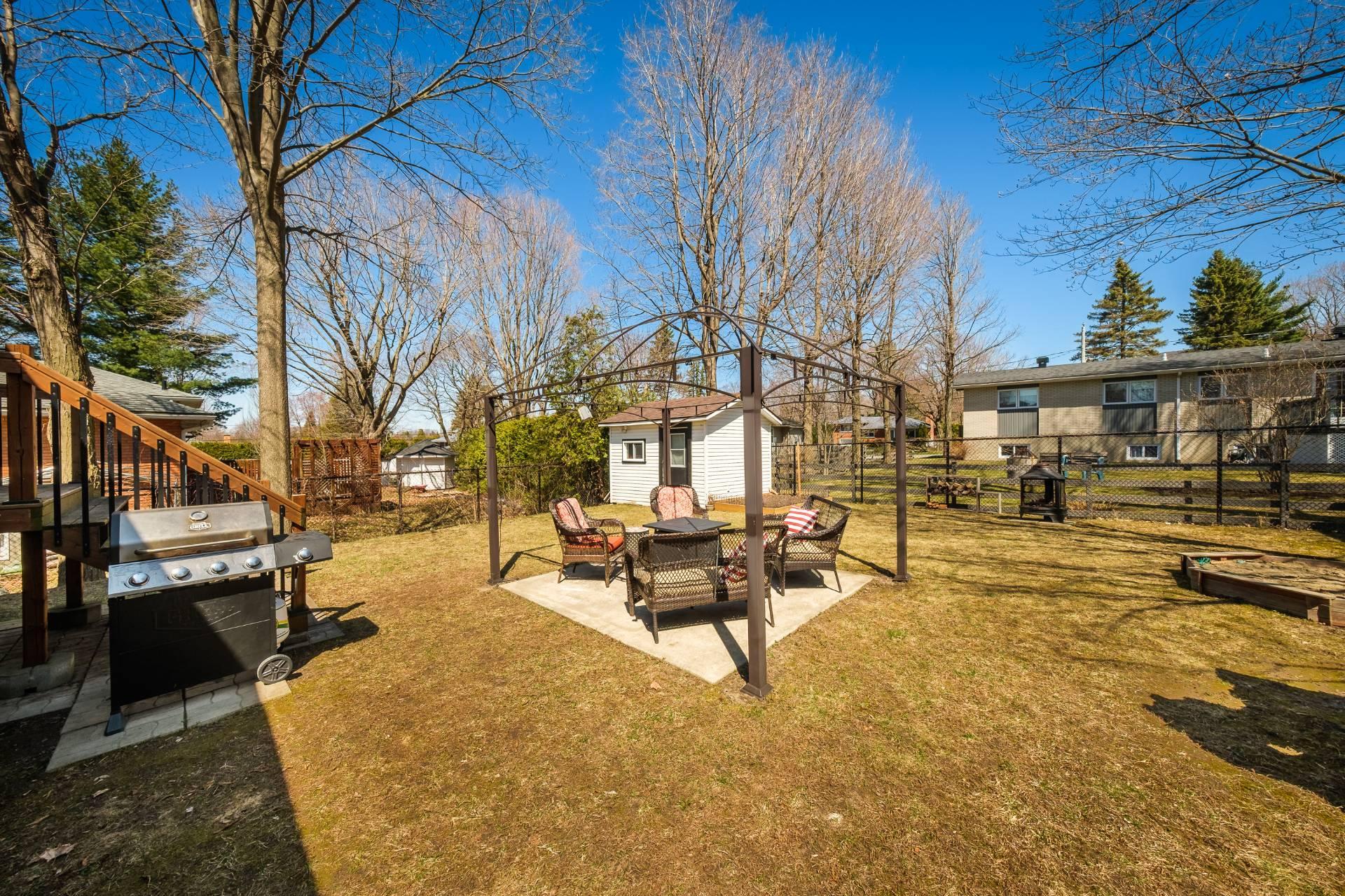 









337


Rue du Prince-Edward

,
Otterburn Park,




QC
J3H1W1

