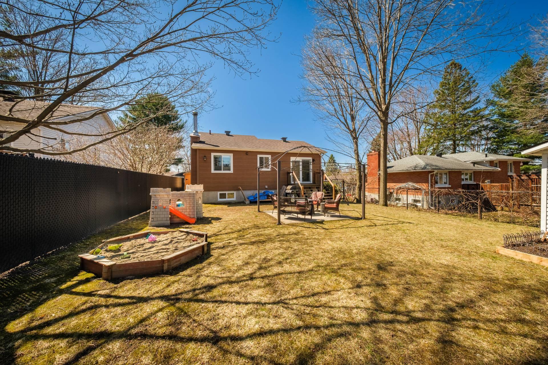 









337


Rue du Prince-Edward

,
Otterburn Park,




QC
J3H1W1

