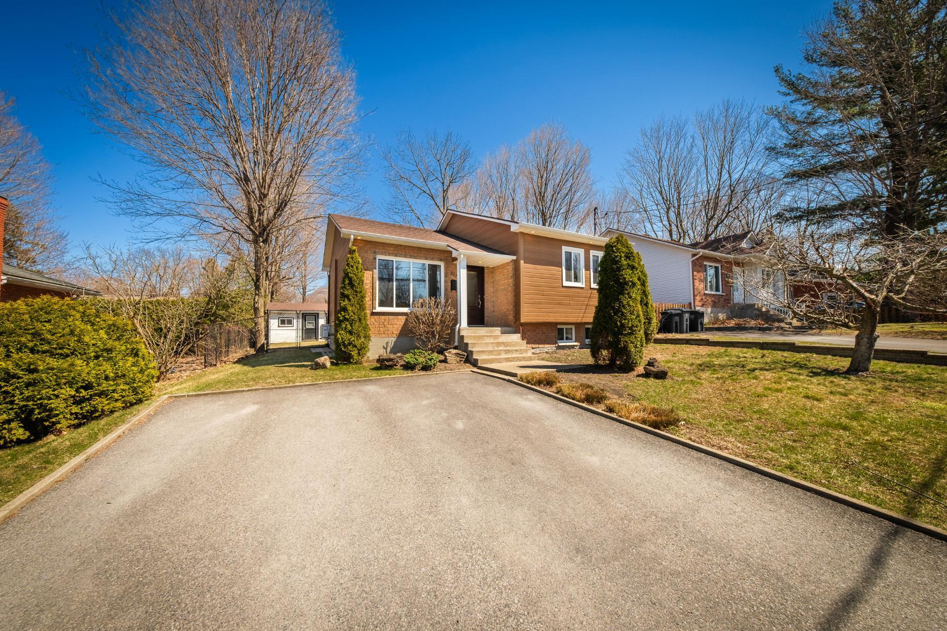 









337


Rue du Prince-Edward

,
Otterburn Park,




QC
J3H1W1

