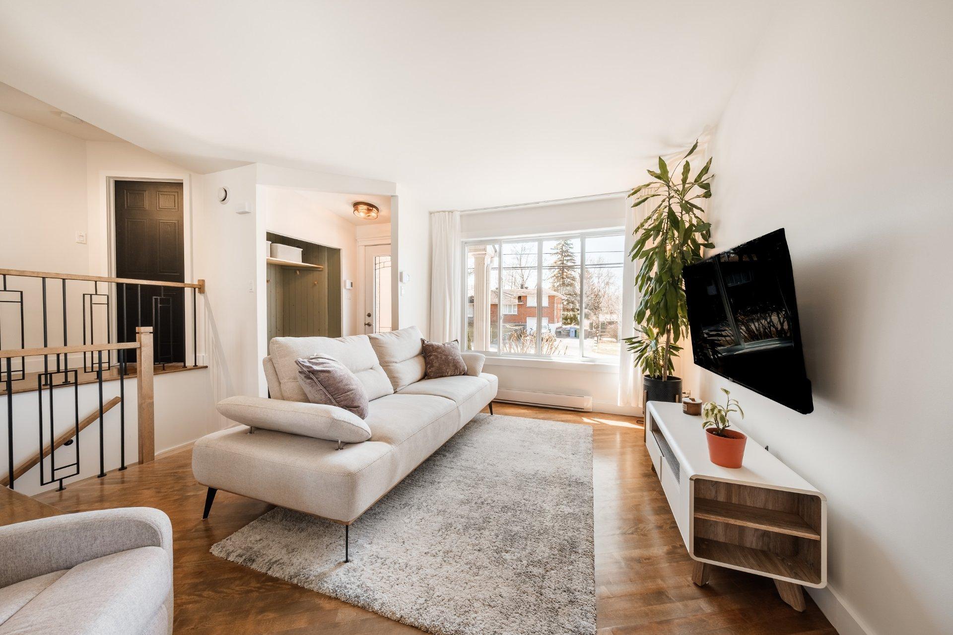 









337


Rue du Prince-Edward

,
Otterburn Park,




QC
J3H1W1

