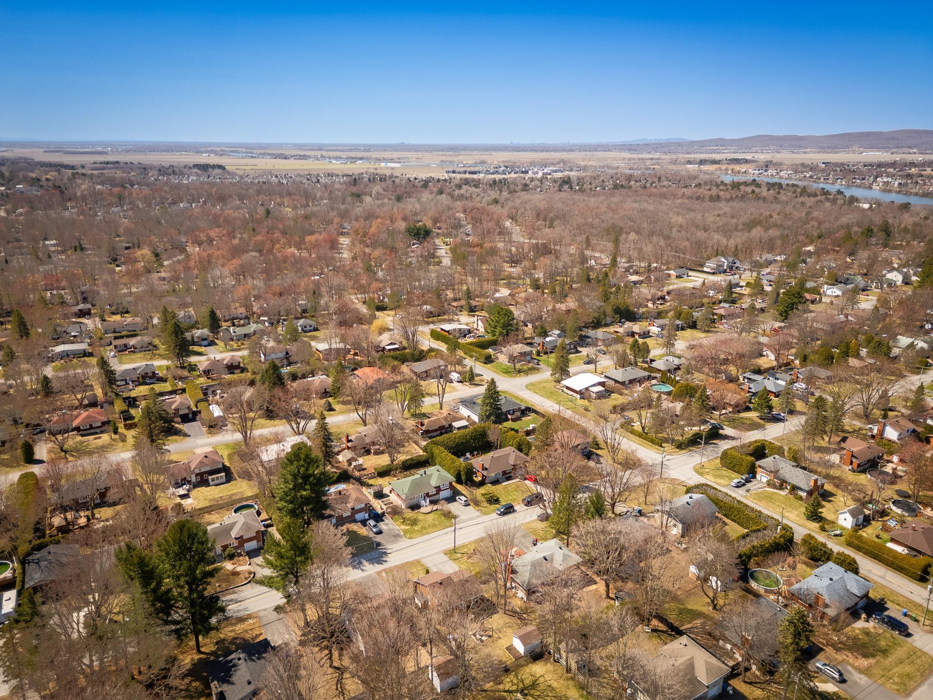 









337


Rue du Prince-Edward

,
Otterburn Park,




QC
J3H1W1

