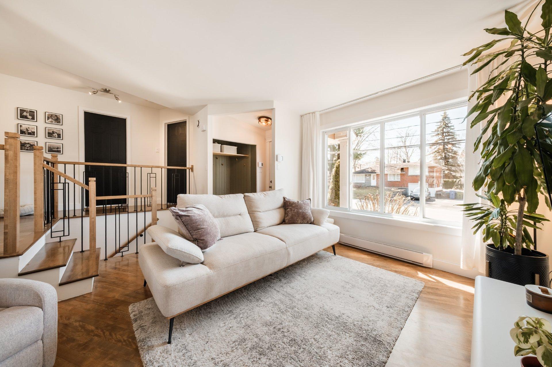 









337


Rue du Prince-Edward

,
Otterburn Park,




QC
J3H1W1

