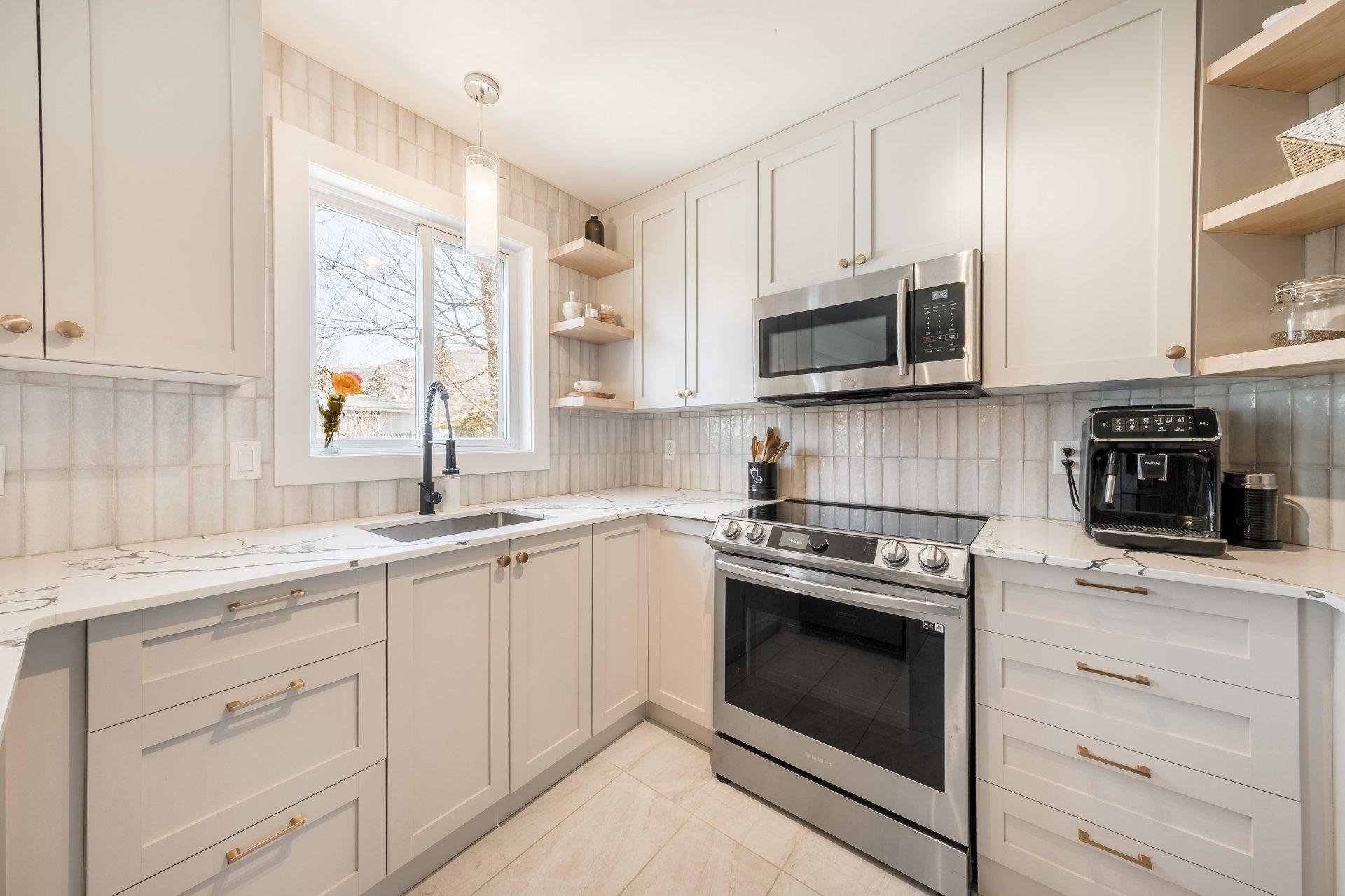









337


Rue du Prince-Edward

,
Otterburn Park,




QC
J3H1W1

