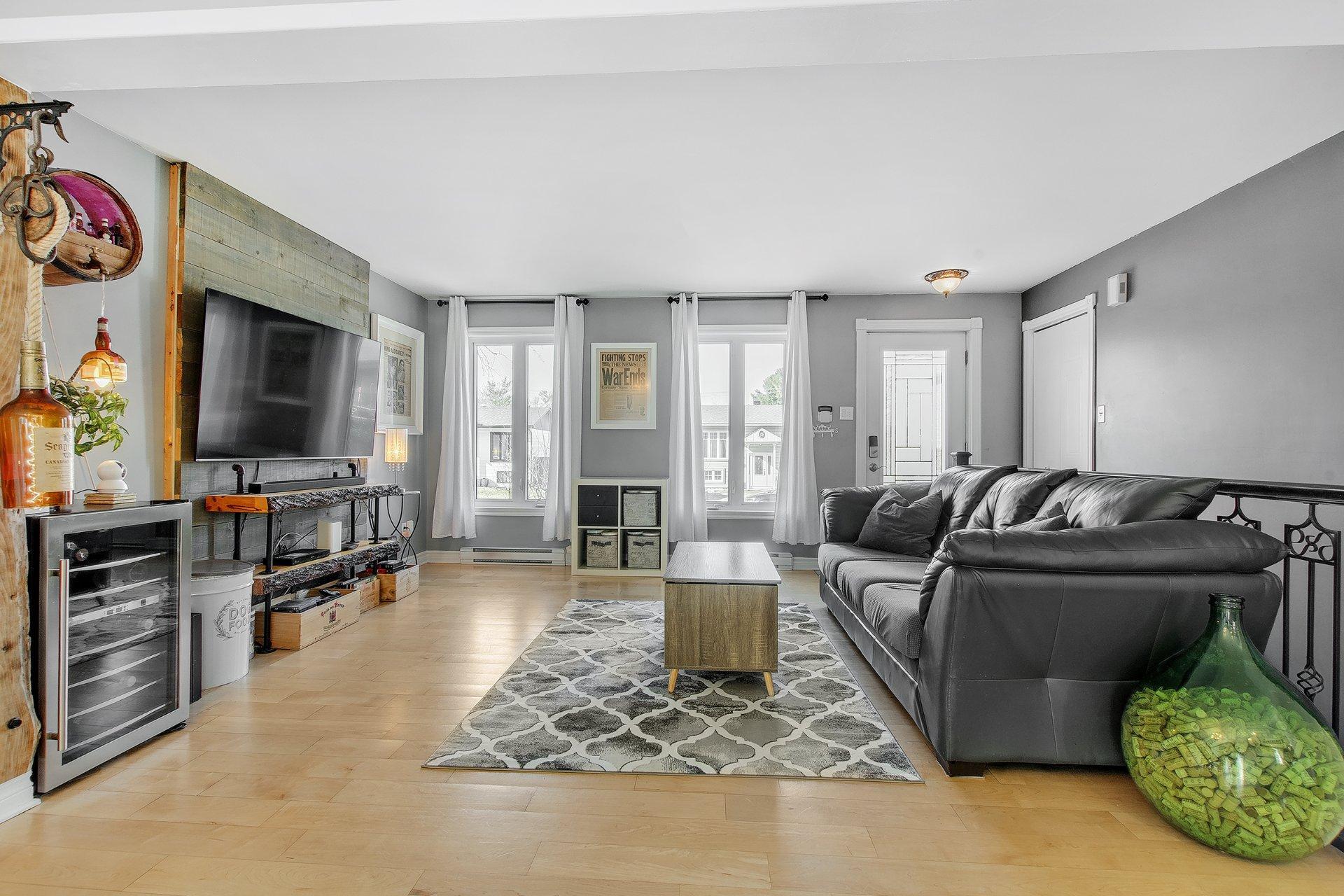 









1255


Av. Louise

,
Mascouche,




QC
J7L2S4

