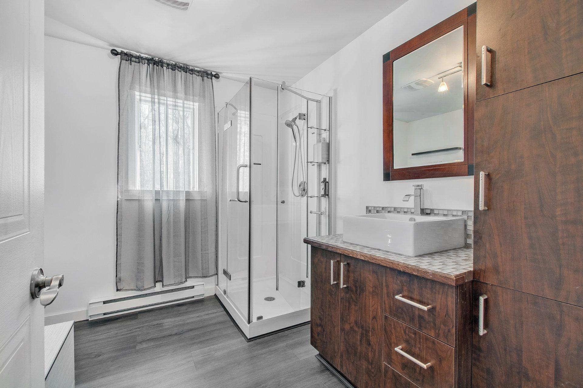 









1255


Av. Louise

,
Mascouche,




QC
J7L2S4

