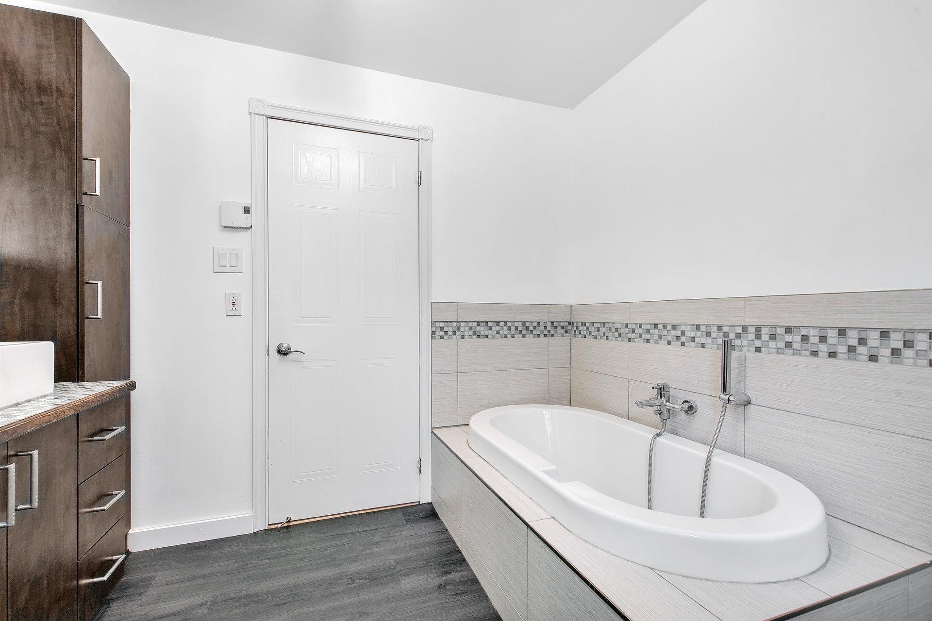 









1255


Av. Louise

,
Mascouche,




QC
J7L2S4


