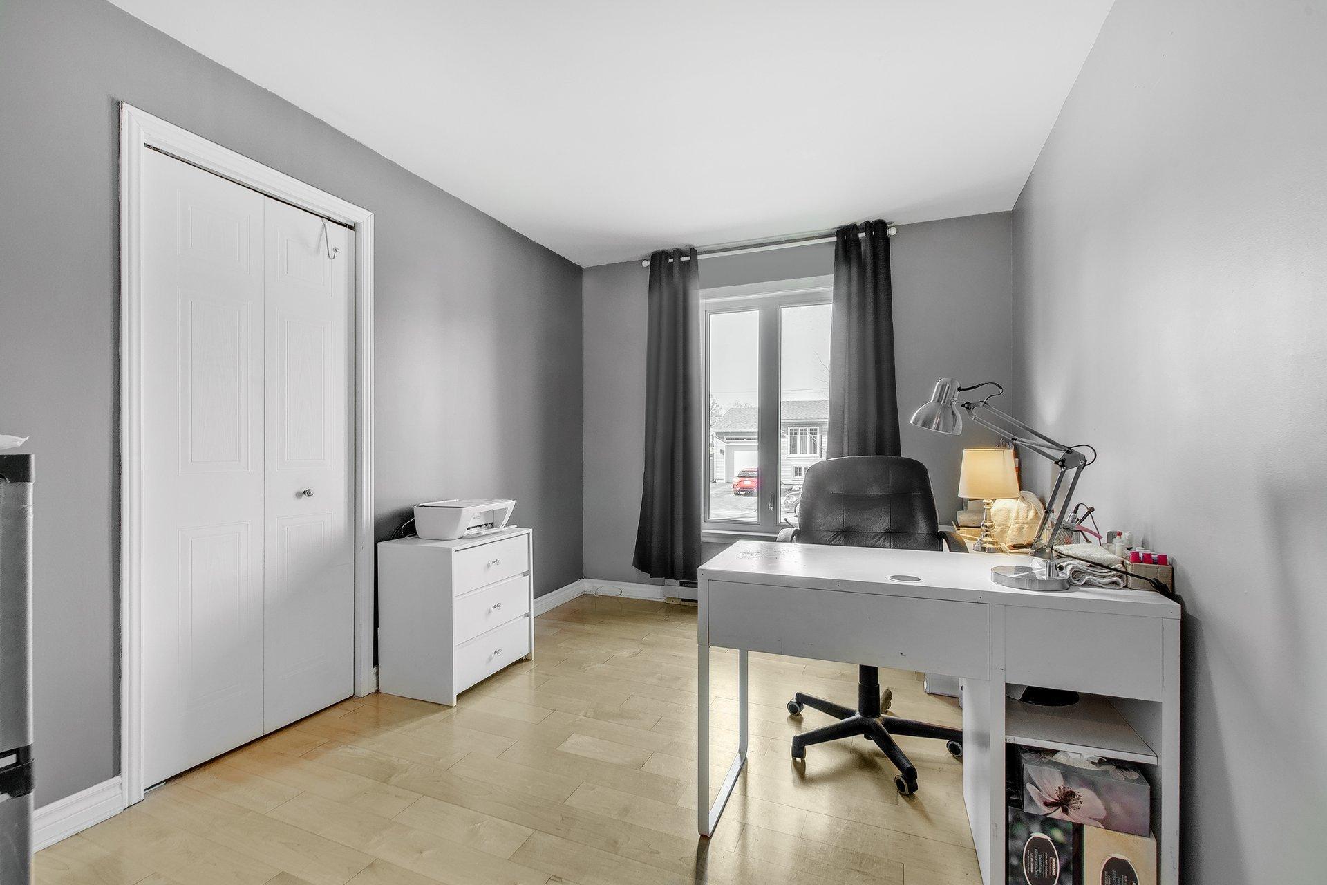 









1255


Av. Louise

,
Mascouche,




QC
J7L2S4

