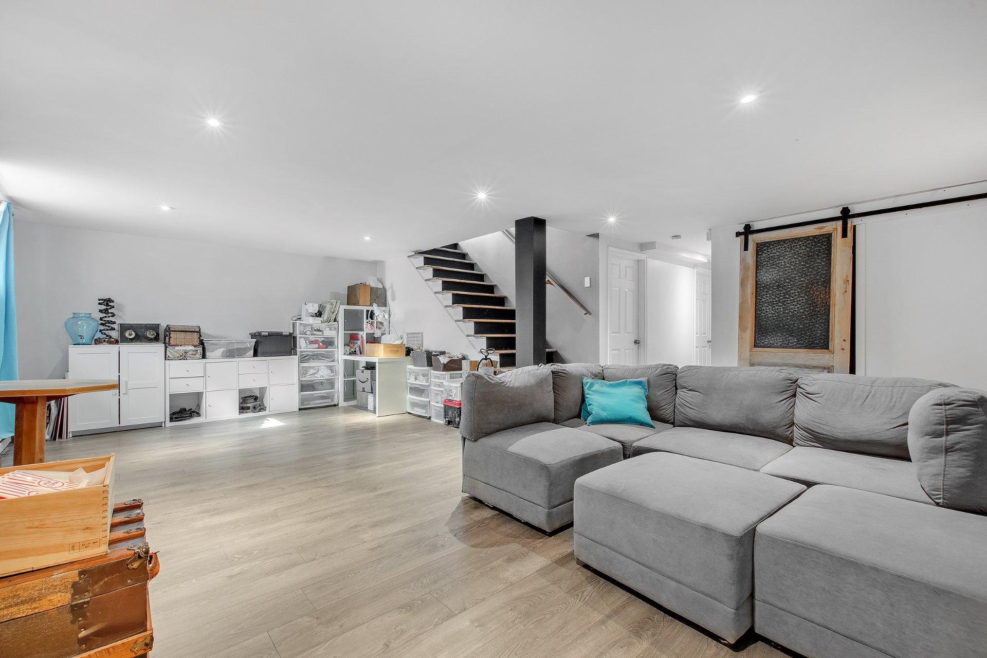 









1255


Av. Louise

,
Mascouche,




QC
J7L2S4

