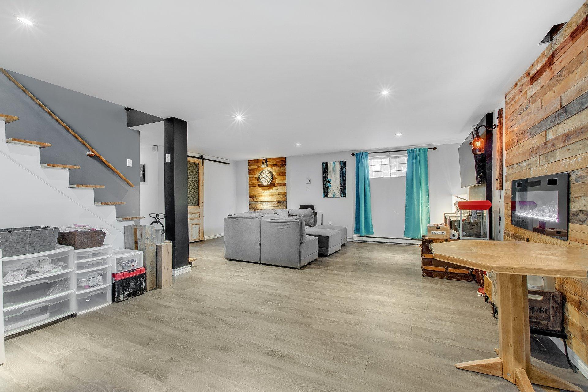 









1255


Av. Louise

,
Mascouche,




QC
J7L2S4

