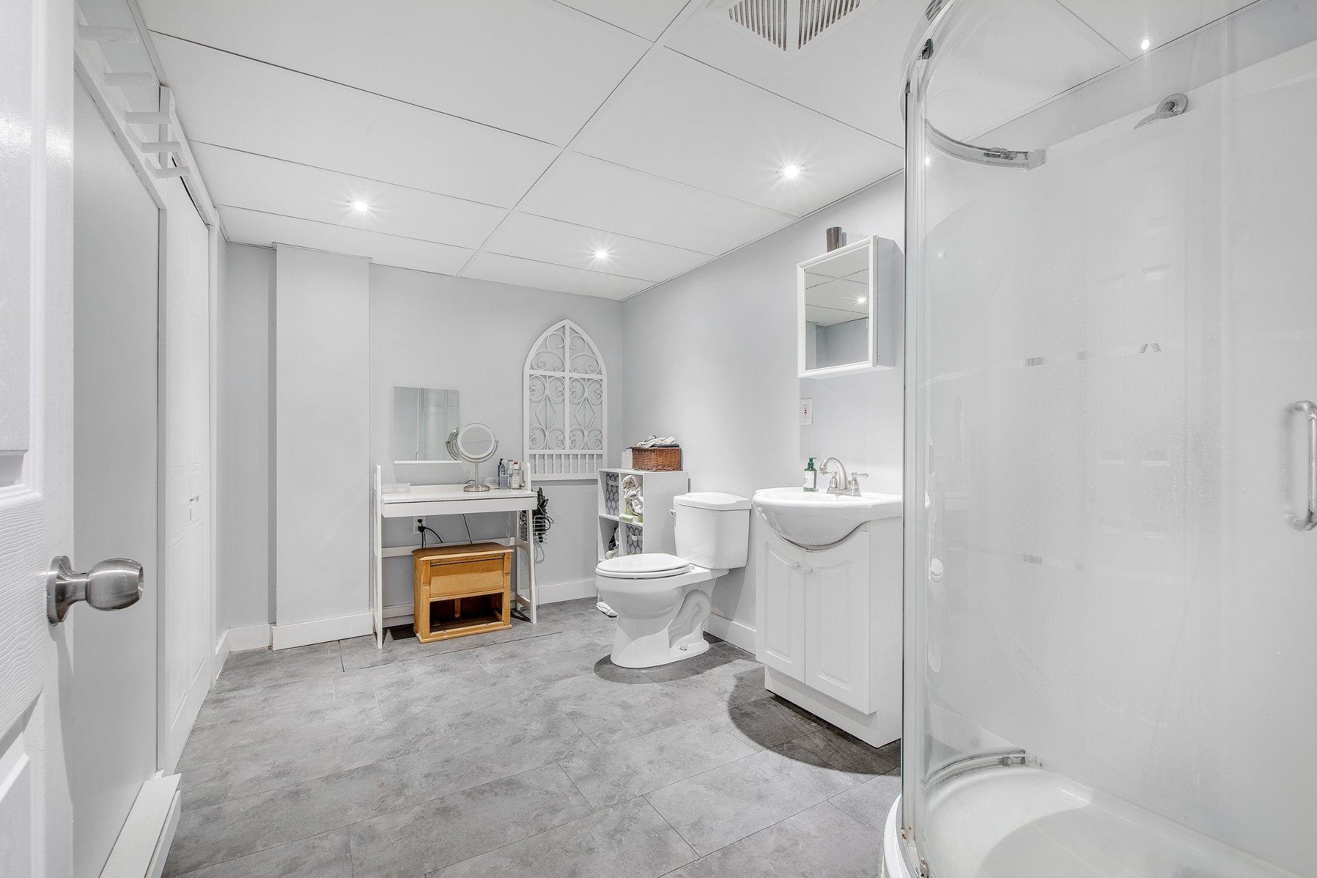 









1255


Av. Louise

,
Mascouche,




QC
J7L2S4

