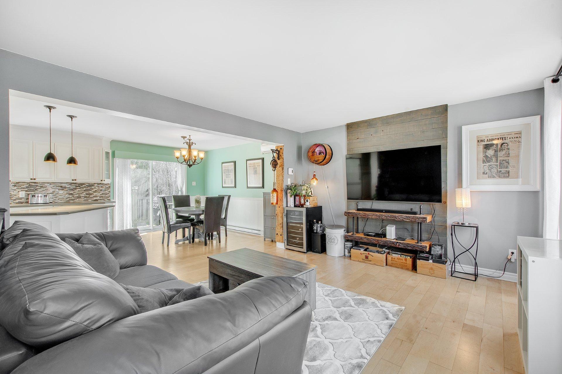 









1255


Av. Louise

,
Mascouche,




QC
J7L2S4

