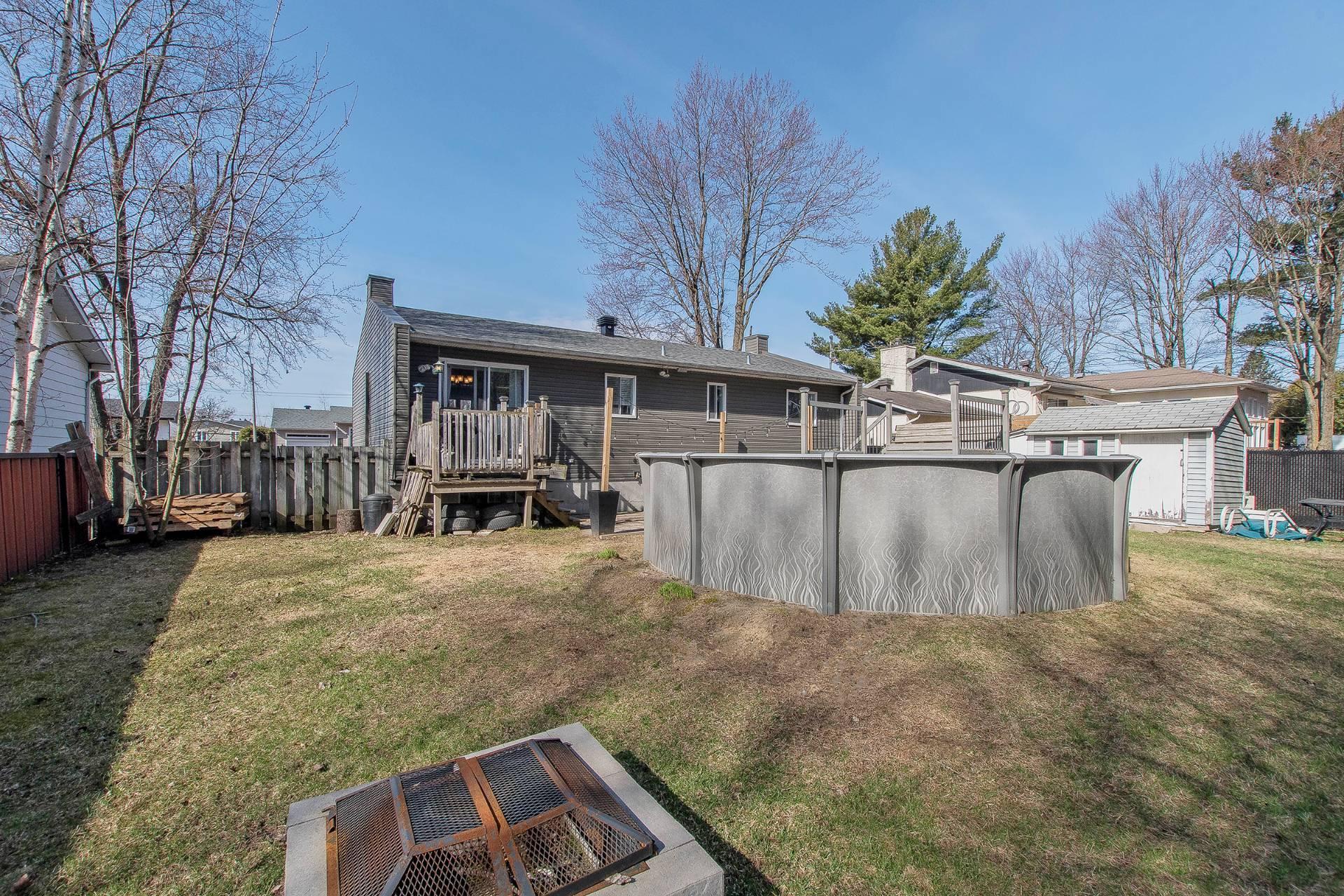 









1255


Av. Louise

,
Mascouche,




QC
J7L2S4

