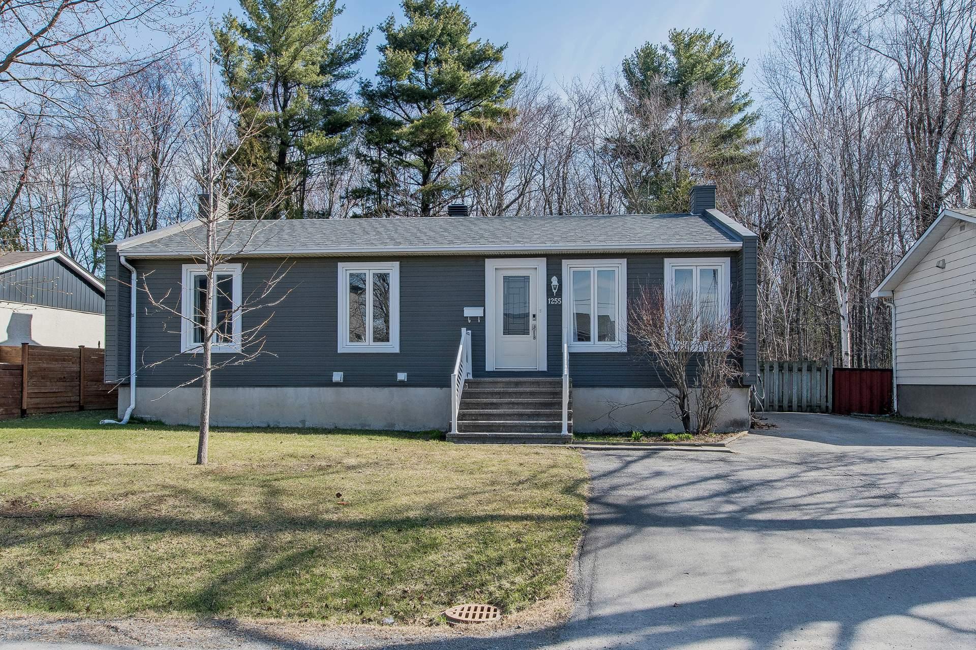 









1255


Av. Louise

,
Mascouche,




QC
J7L2S4

