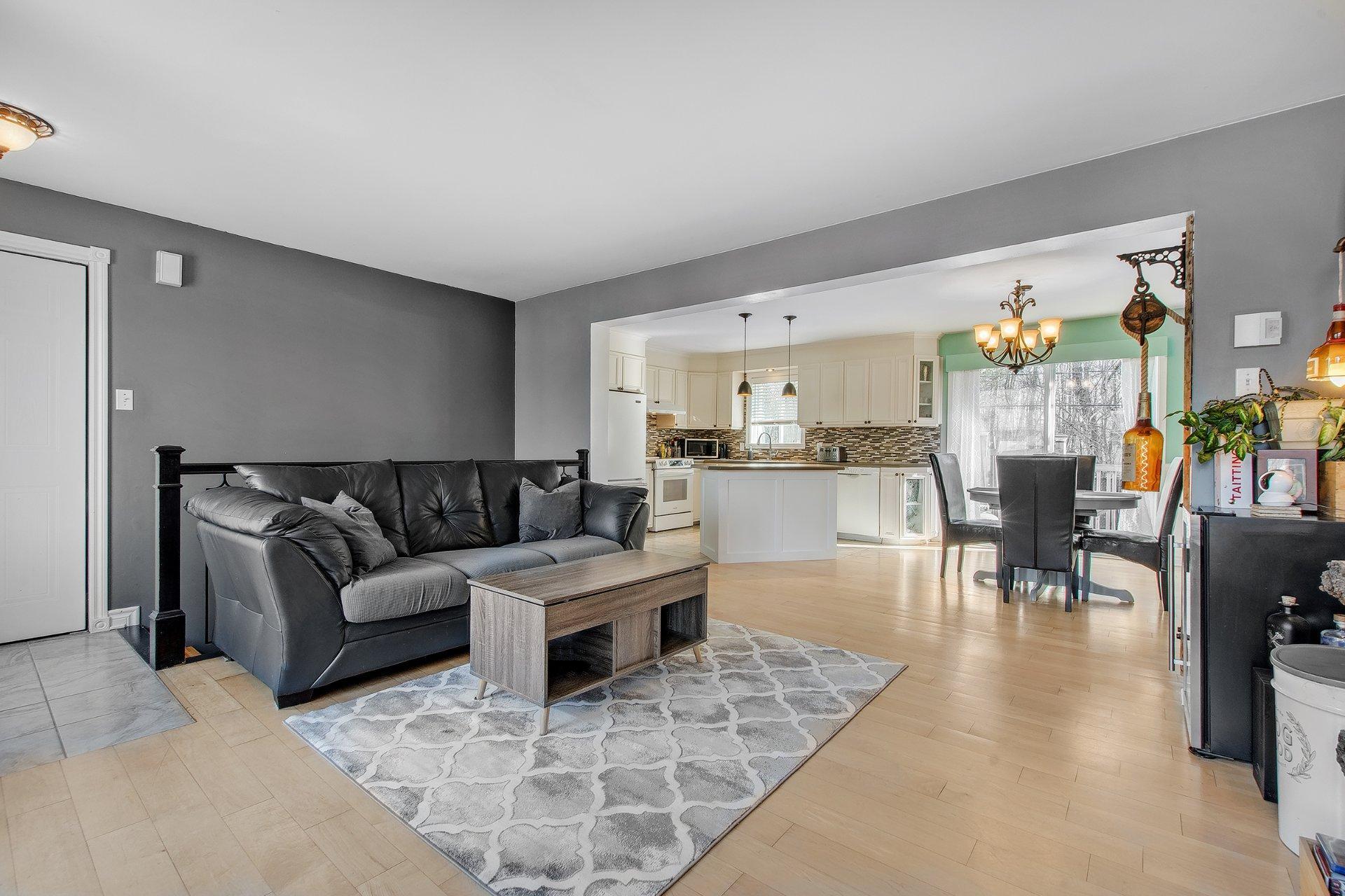 









1255


Av. Louise

,
Mascouche,




QC
J7L2S4

