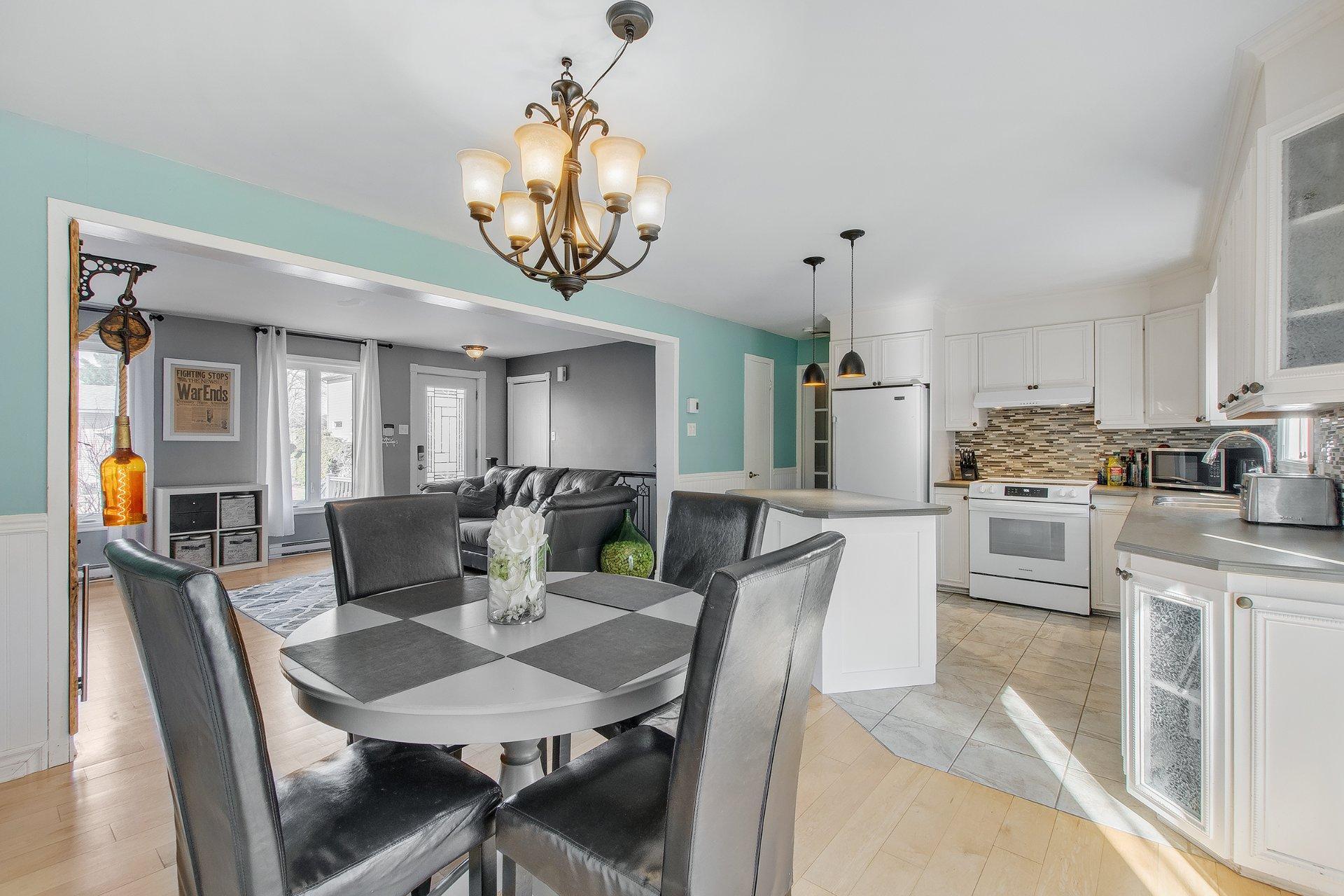 









1255


Av. Louise

,
Mascouche,




QC
J7L2S4

