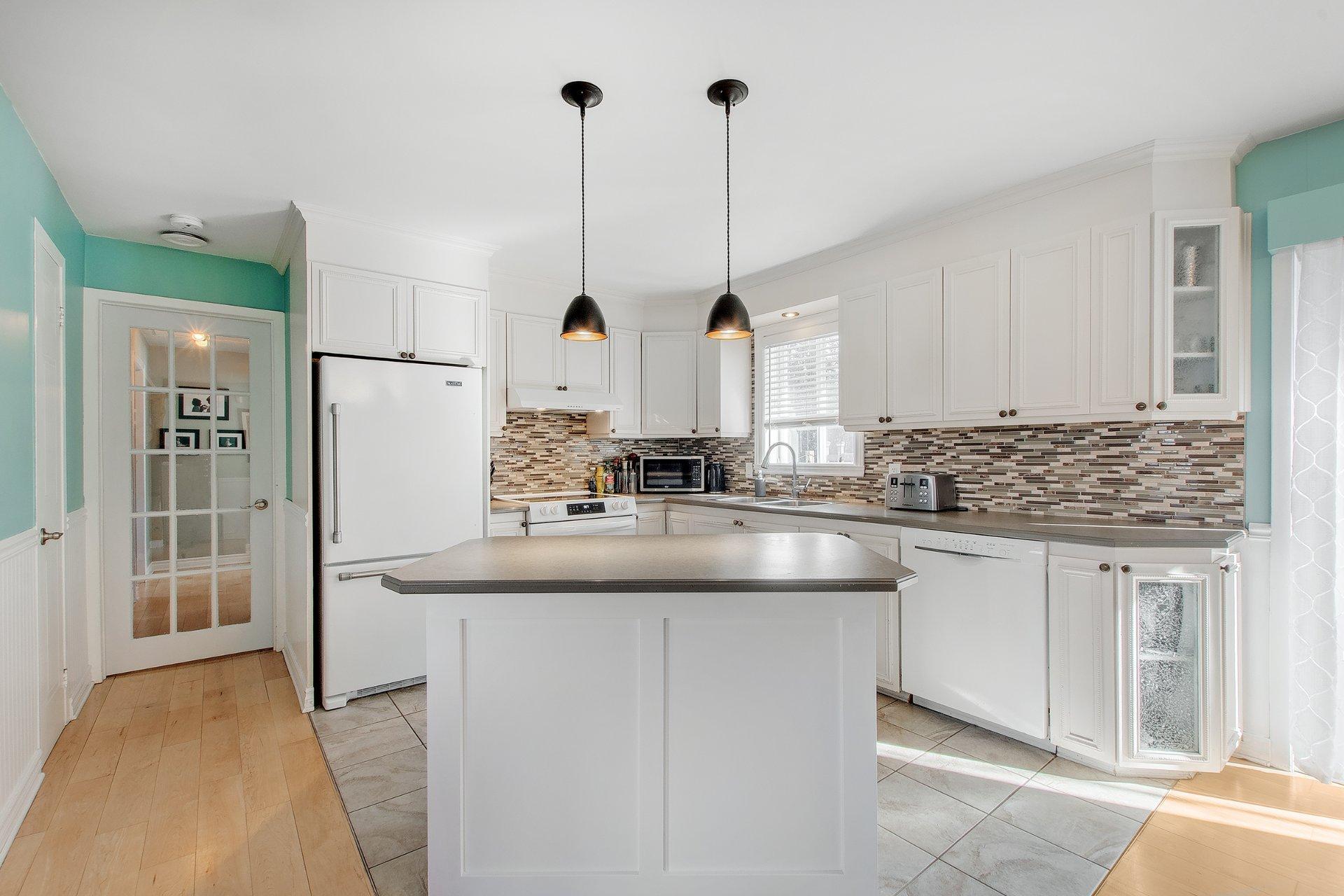 









1255


Av. Louise

,
Mascouche,




QC
J7L2S4

