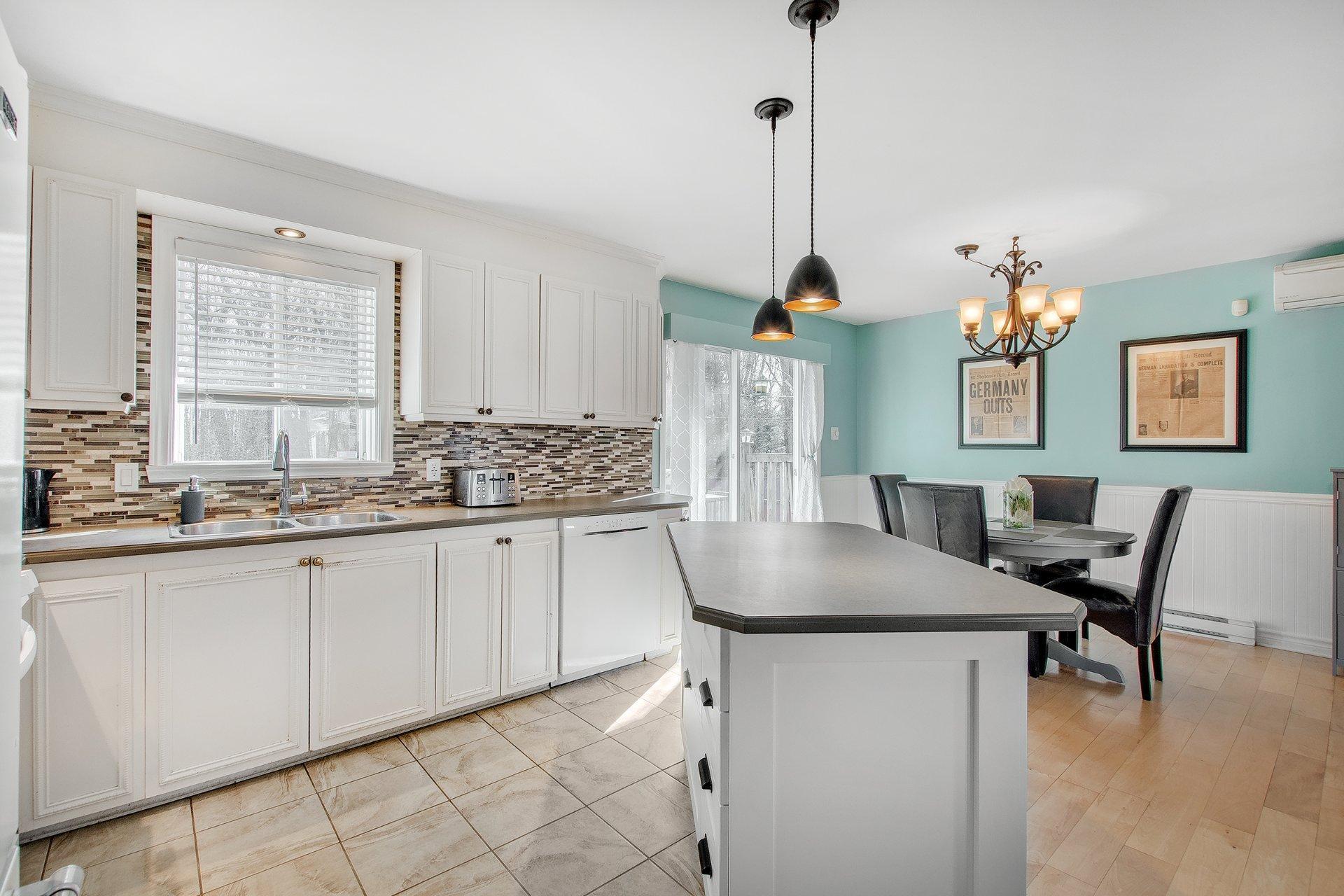 









1255


Av. Louise

,
Mascouche,




QC
J7L2S4

