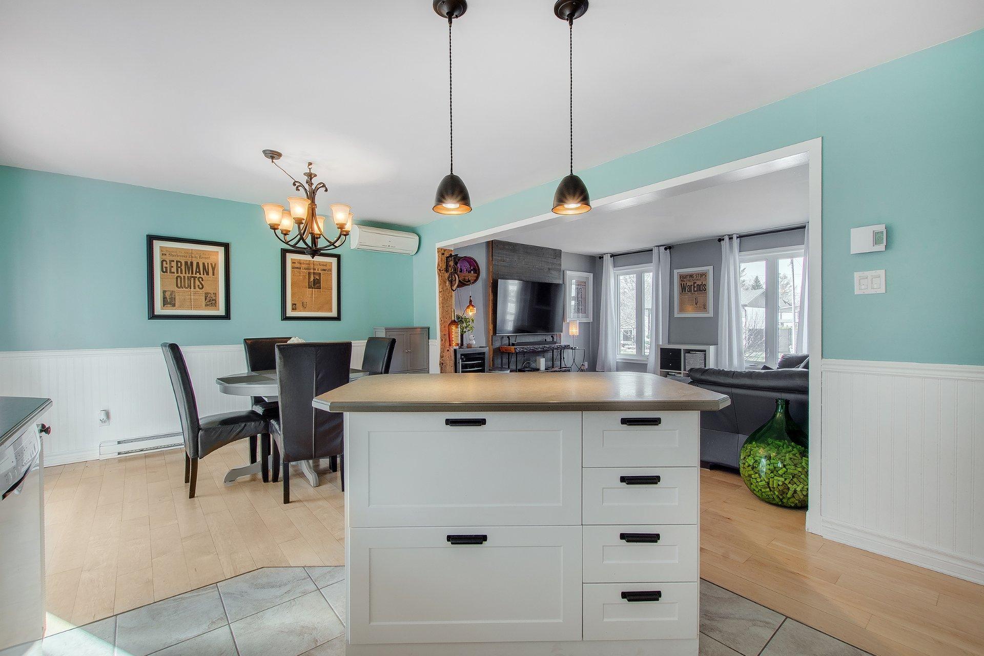 









1255


Av. Louise

,
Mascouche,




QC
J7L2S4

