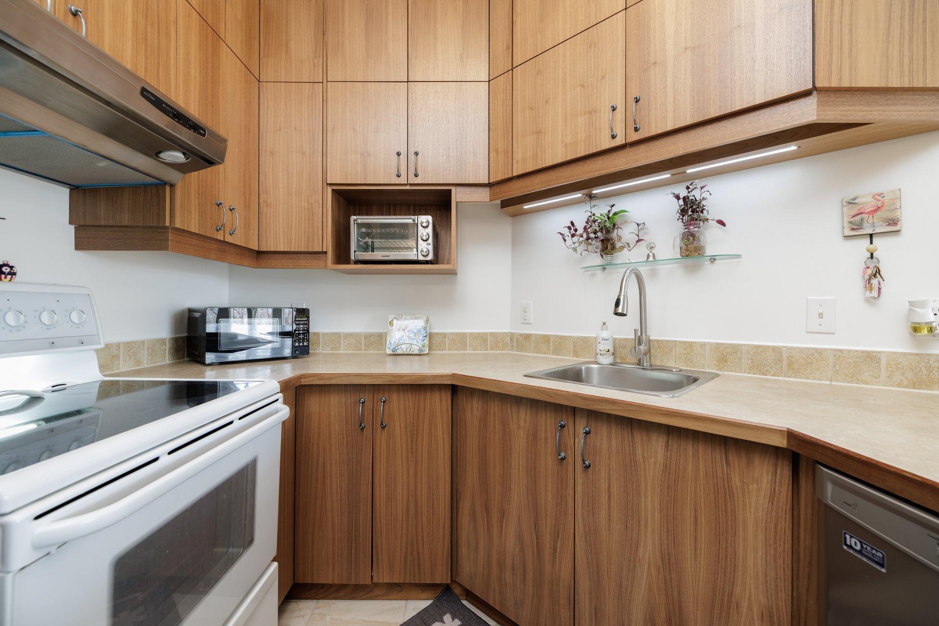 









14595


Rue Sherbrooke E.

, 302,
Montréal (Rivière-des-Prairies/Pointe-aux-Trembles),




QC
H1A5N8

