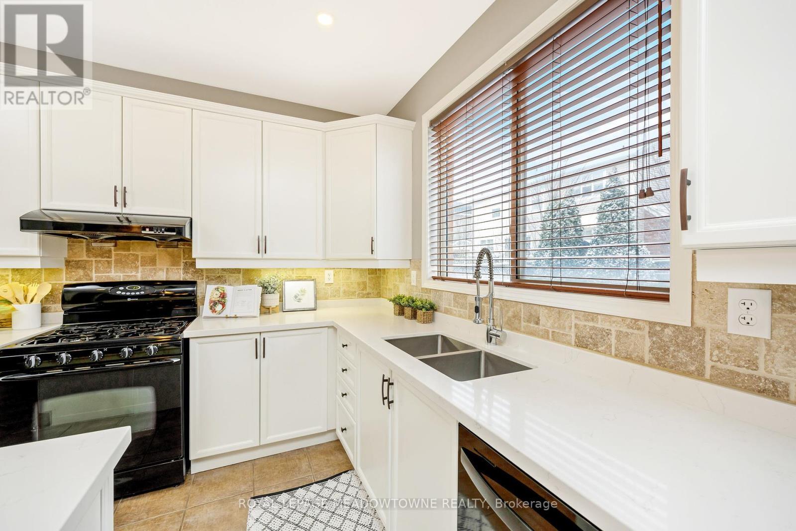 












1414 HEARST BOULEVARD

,
Milton,




Ontario
L9T6M6

