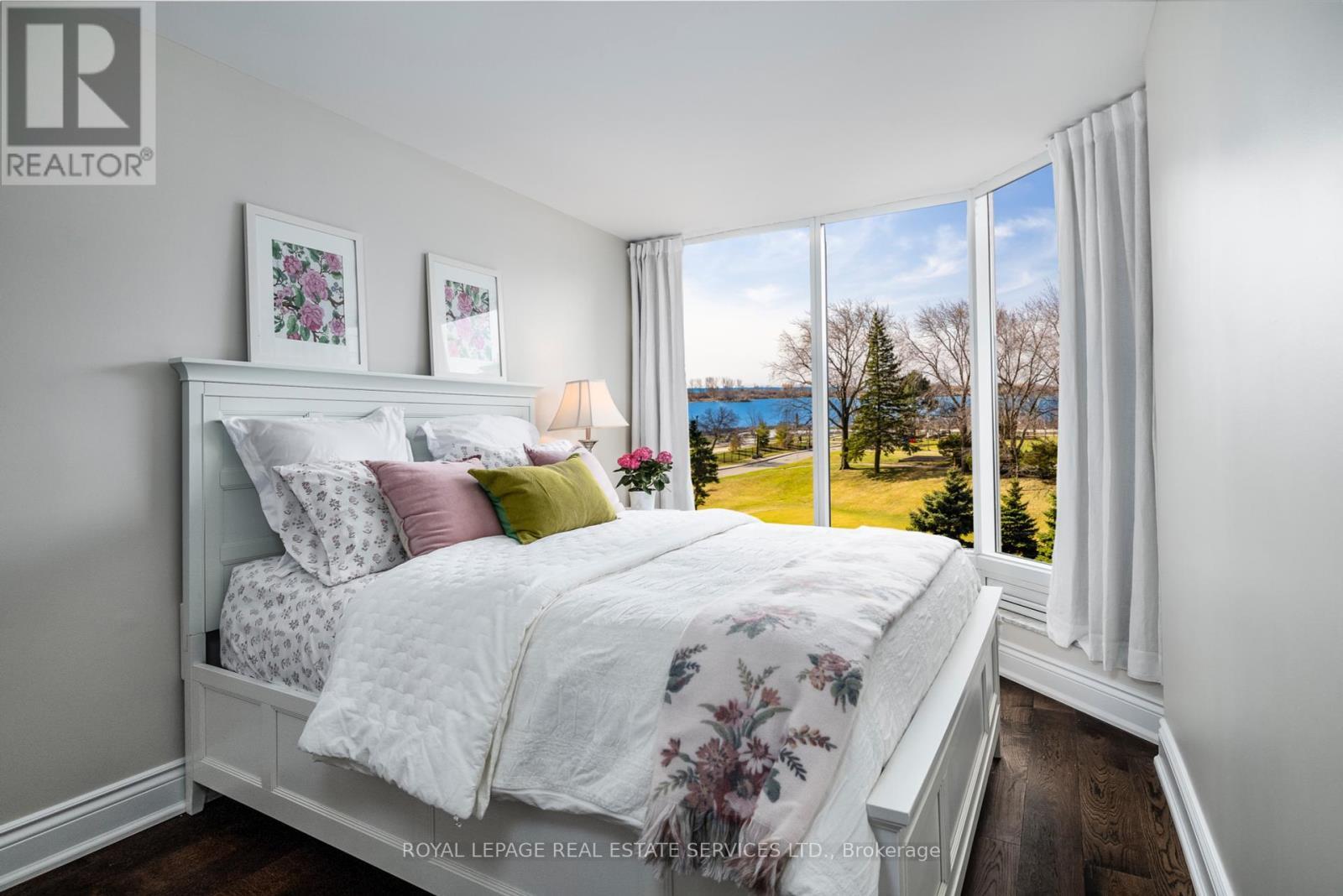 












309 - 1 PALACE PIER COURT

,
Toronto,




Ontario
M8V3W9

